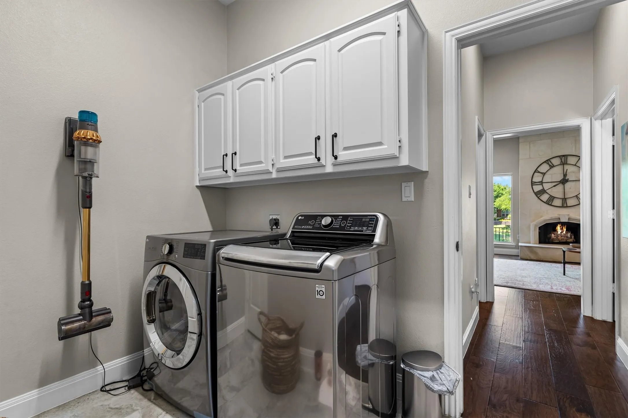 Single Family Residence For Sale in Rockwall County , 5208 Yacht Club Drive, Rockwall, Texas 75032, 4 Bedroom, 3 Bathroom, 2 Garage spaces, 2,851 Sqft, built in 1990, mls#21320359, Real Estate Agent in Rockwall, Homes For Sale in Rockwall county, Homes For Sale in Rockwall, Realtor in Rockwall Texas, Real Estate Brokerage Independent Realty Texas, Luminita Cordes Realtor