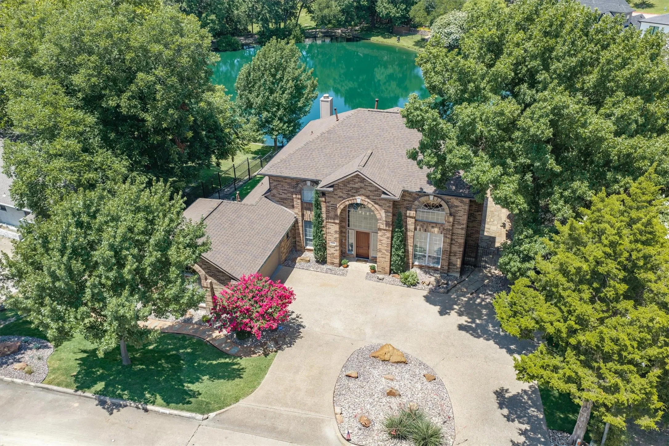 Single Family Residence For Sale in Rockwall County , 5208 Yacht Club Drive, Rockwall, Texas 75032, 4 Bedroom, 3 Bathroom, 2 Garage spaces, 2,851 Sqft, built in 1990, mls#21320359, Real Estate Agent in Rockwall, Homes For Sale in Rockwall county, Homes For Sale in Rockwall, Realtor in Rockwall Texas, Real Estate Brokerage Independent Realty Texas, Luminita Cordes Realtor