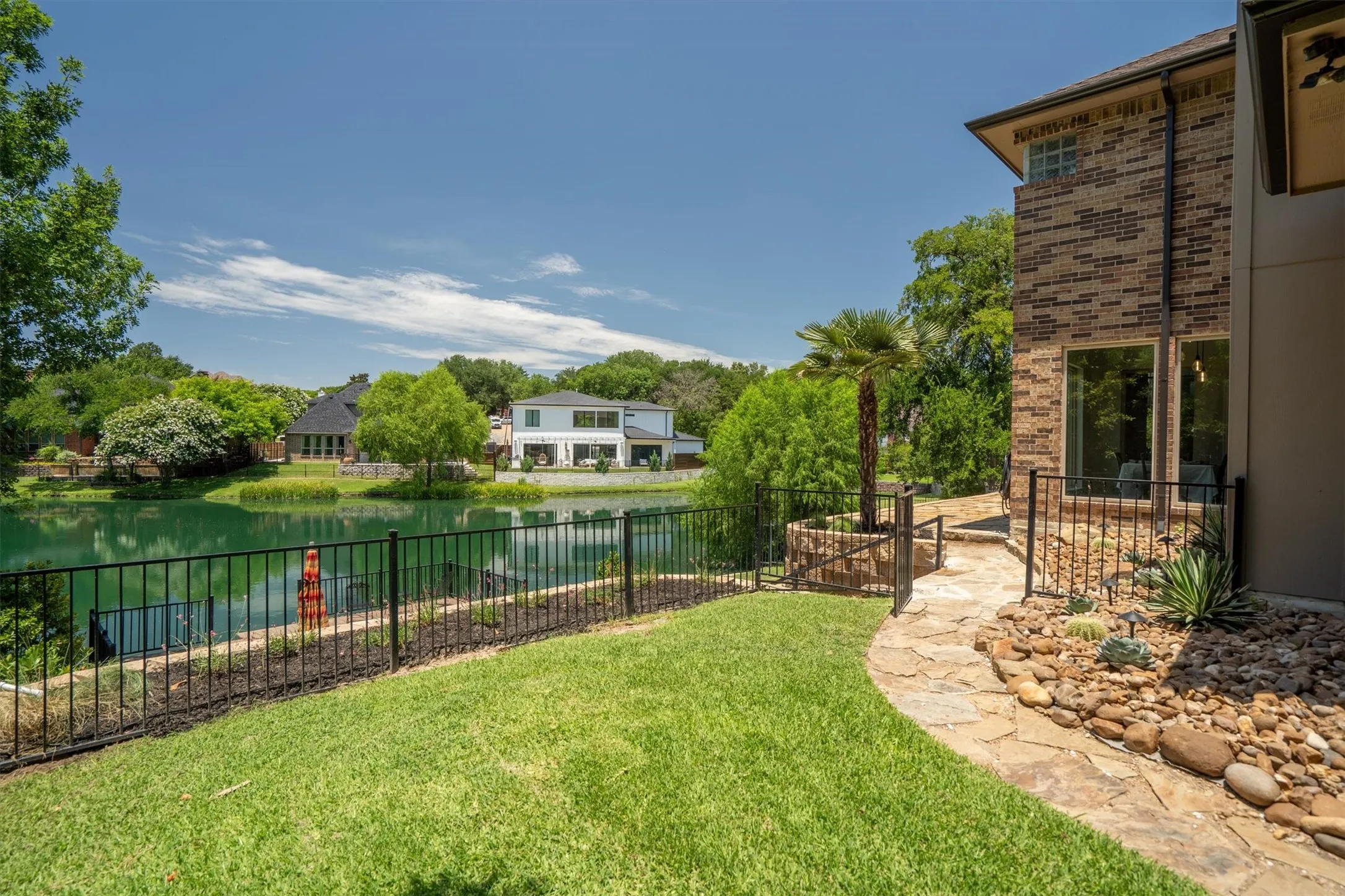 Single Family Residence For Sale in Rockwall County , 5208 Yacht Club Drive, Rockwall, Texas 75032, 4 Bedroom, 3 Bathroom, 2 Garage spaces, 2,851 Sqft, built in 1990, mls#21320359, Real Estate Agent in Rockwall, Homes For Sale in Rockwall county, Homes For Sale in Rockwall, Realtor in Rockwall Texas, Real Estate Brokerage Independent Realty Texas, Luminita Cordes Realtor