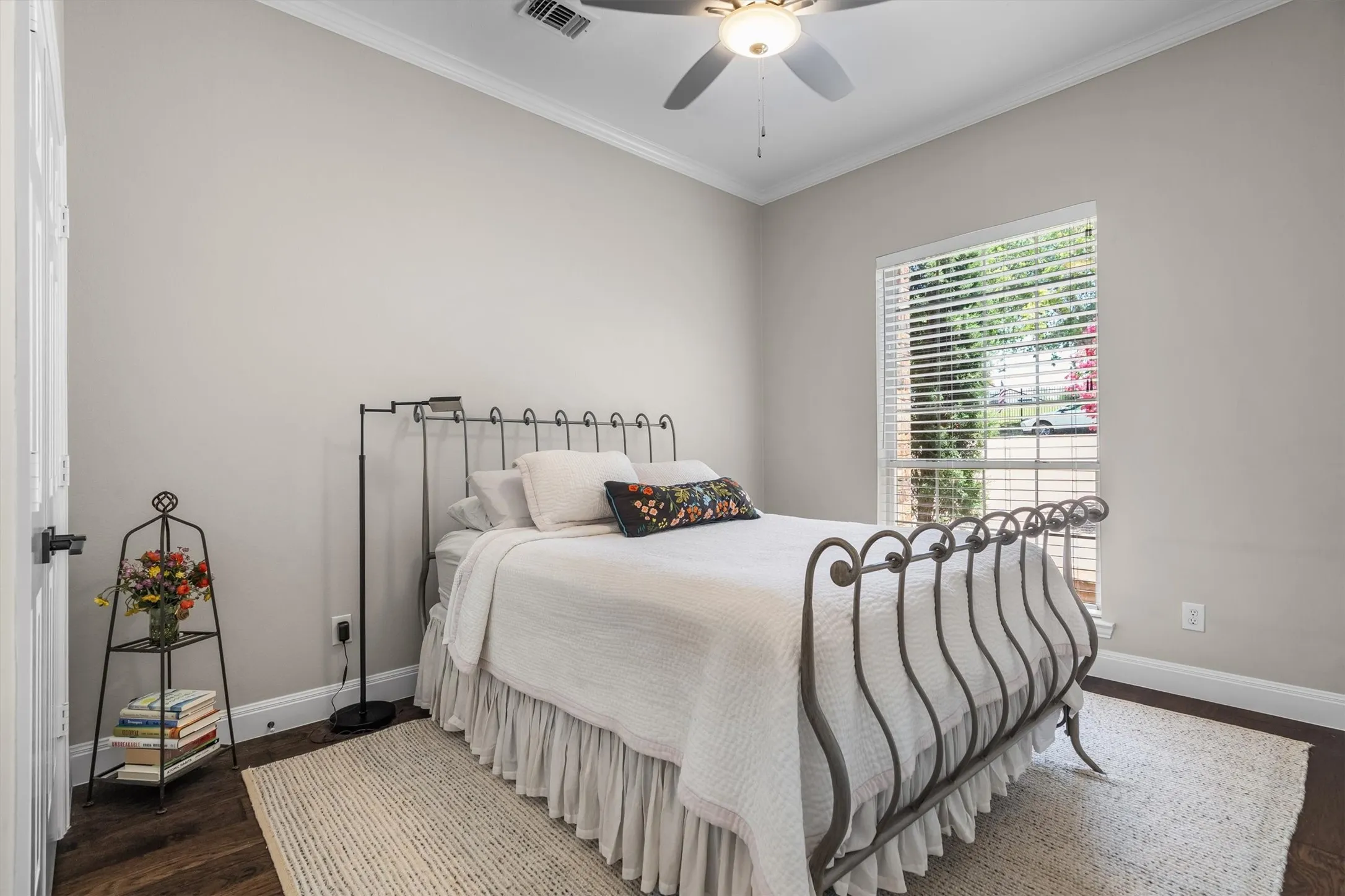 Single Family Residence For Sale in Rockwall County , 5208 Yacht Club Drive, Rockwall, Texas 75032, 4 Bedroom, 3 Bathroom, 2 Garage spaces, 2,851 Sqft, built in 1990, mls#21320359, Real Estate Agent in Rockwall, Homes For Sale in Rockwall county, Homes For Sale in Rockwall, Realtor in Rockwall Texas, Real Estate Brokerage Independent Realty Texas, Luminita Cordes Realtor