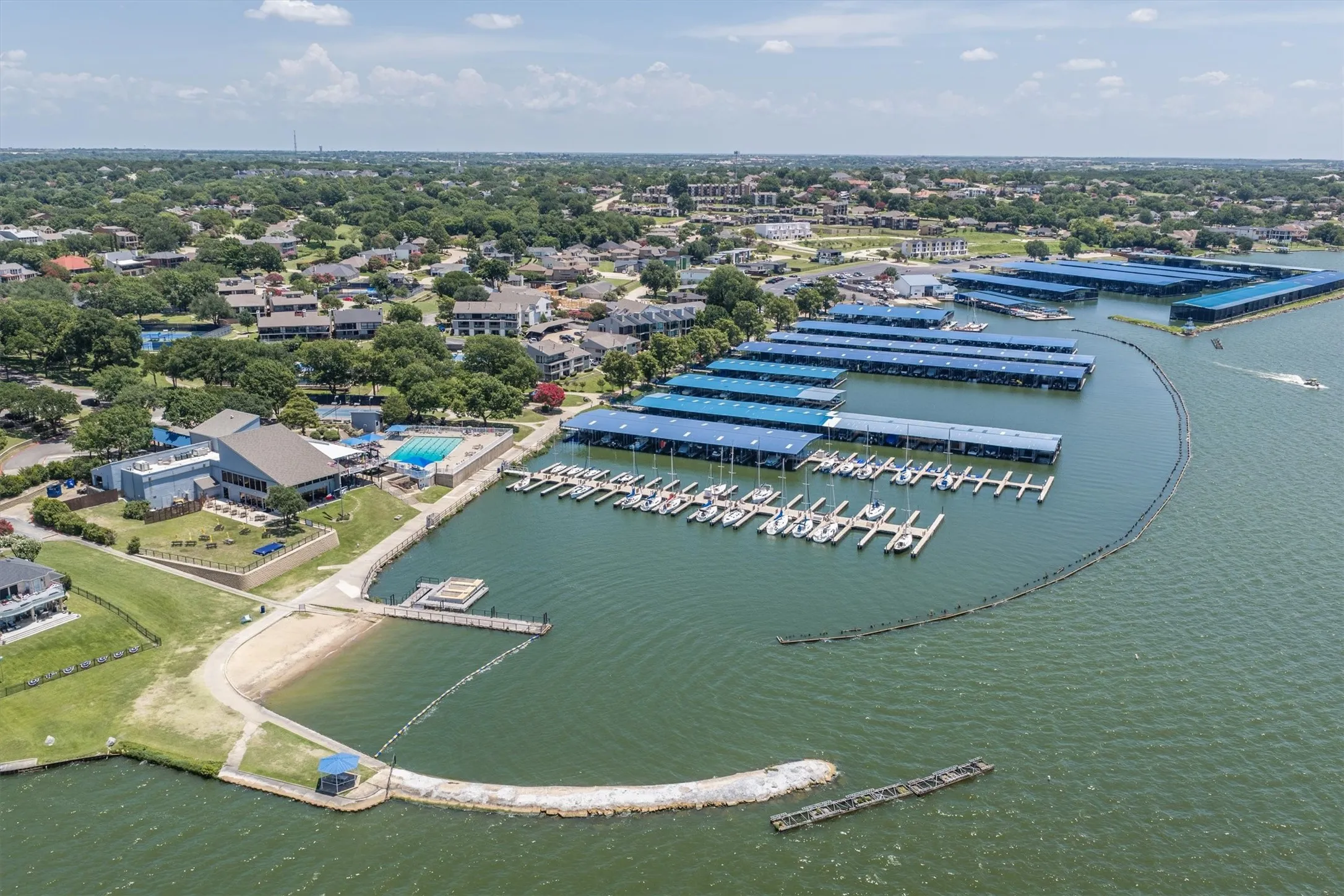 Single Family Residence For Sale in Rockwall County , 5208 Yacht Club Drive, Rockwall, Texas 75032, 4 Bedroom, 3 Bathroom, 2 Garage spaces, 2,851 Sqft, built in 1990, mls#21320359, Real Estate Agent in Rockwall, Homes For Sale in Rockwall county, Homes For Sale in Rockwall, Realtor in Rockwall Texas, Real Estate Brokerage Independent Realty Texas, Luminita Cordes Realtor