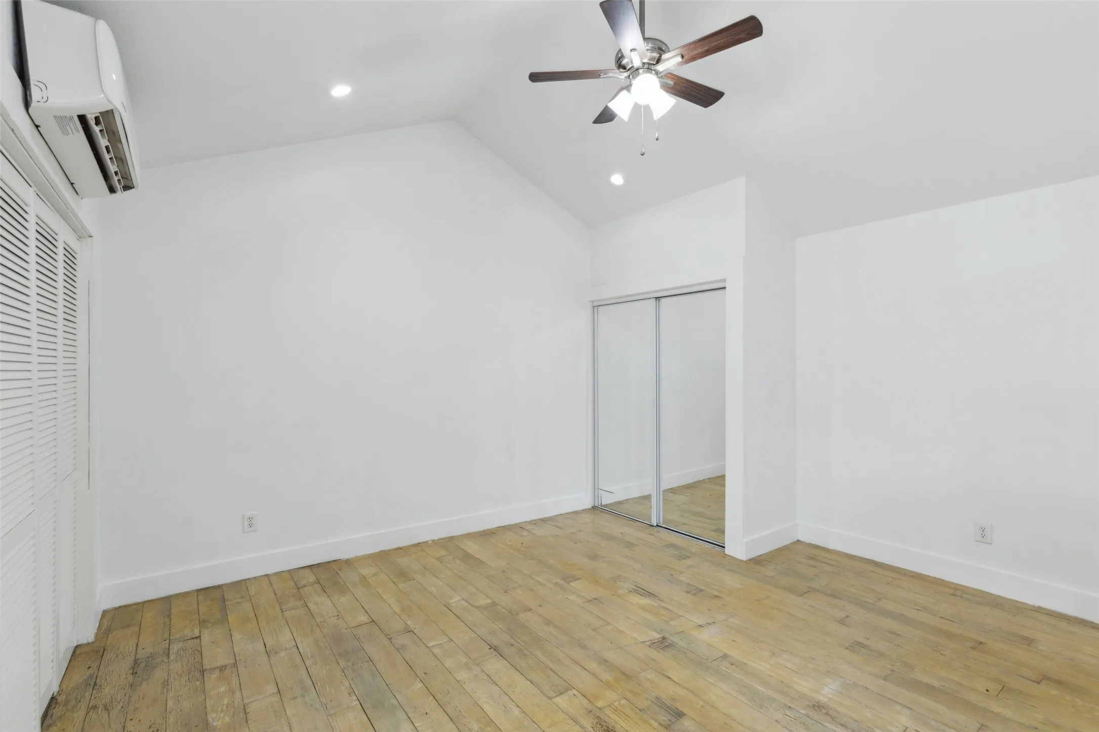 Apartment For Rent in Dallas County , 820 W 10th Street, Dallas, Texas 75208, 1 Bedroom, 1 Bathroom, Garage spaces, 650 Sqft, built in 1930, mls#21320859, Real Estate Agent in Dallas, Homes For Rent in Dallas county, Homes For Rent in Dallas, Realtor in Dallas Texas, Real Estate Brokerage Independent Realty Texas, Luminita Cordes Realtor