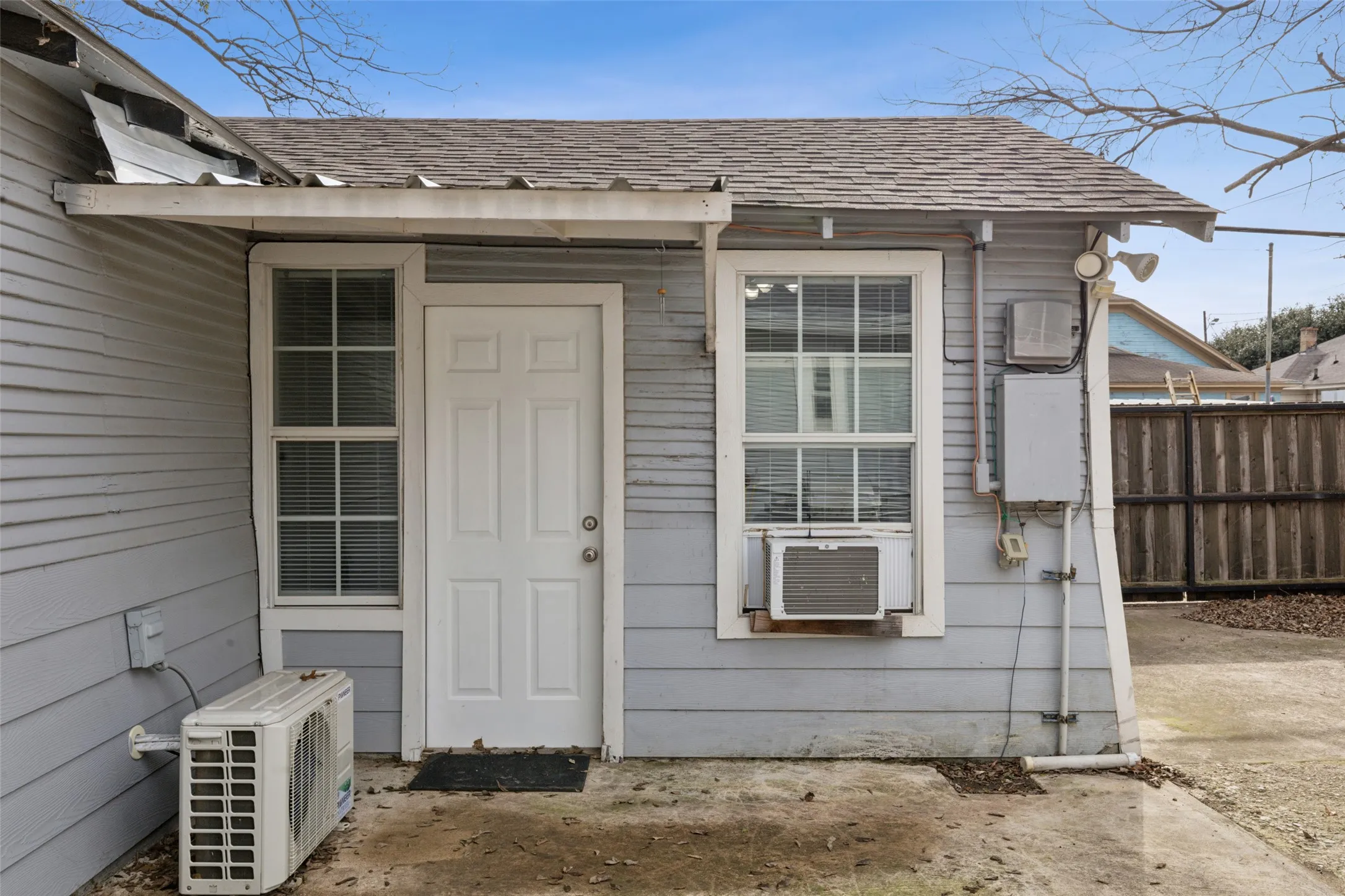 Apartment For Rent in Dallas County , 820 W 10th Street, Dallas, Texas 75208, 1 Bedroom, 1 Bathroom, Garage spaces, 650 Sqft, built in 1930, mls#21320859, Real Estate Agent in Dallas, Homes For Rent in Dallas county, Homes For Rent in Dallas, Realtor in Dallas Texas, Real Estate Brokerage Independent Realty Texas, Luminita Cordes Realtor