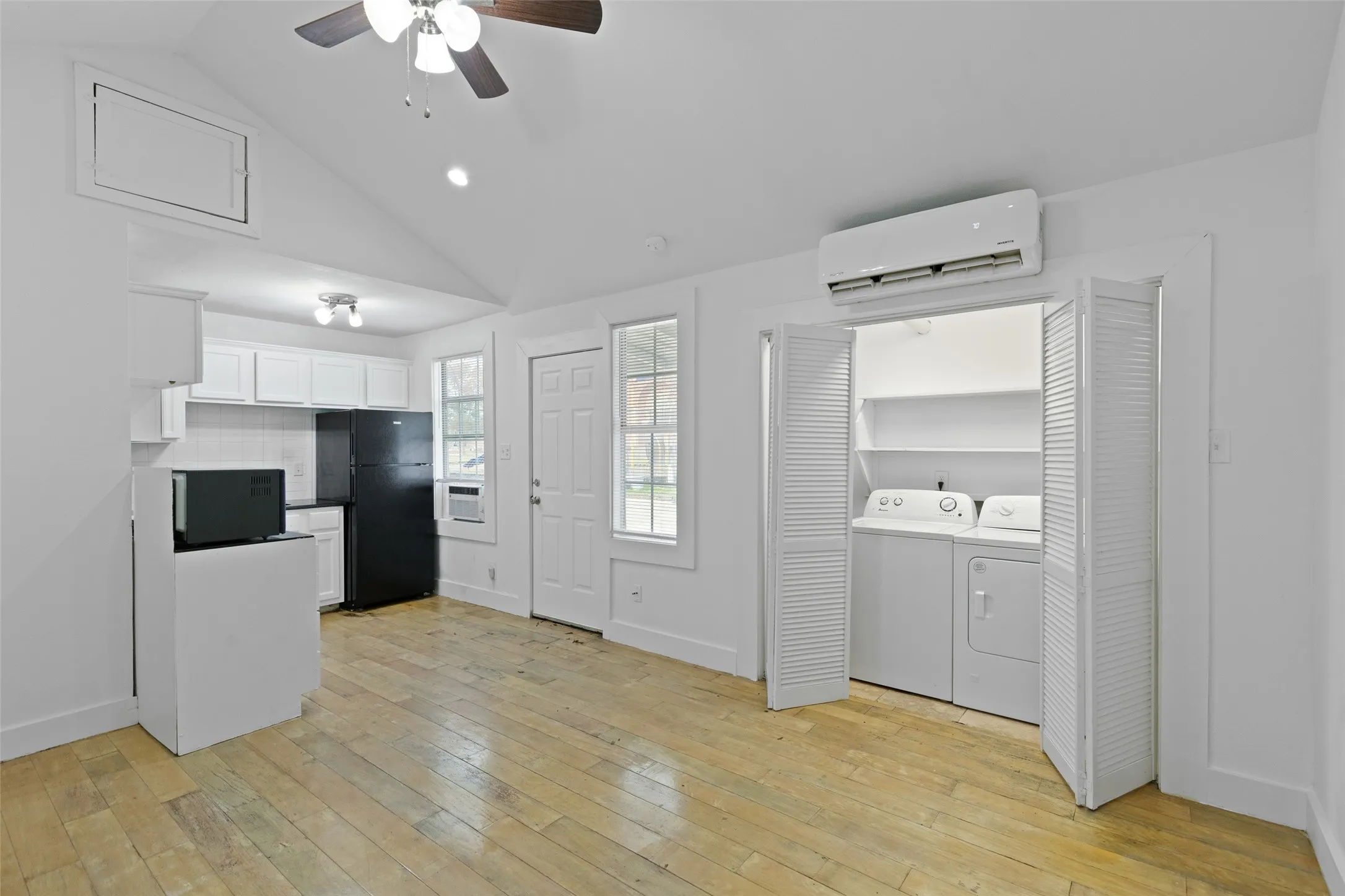 Apartment For Rent in Dallas County , 820 W 10th Street, Dallas, Texas 75208, 1 Bedroom, 1 Bathroom, Garage spaces, 650 Sqft, built in 1930, mls#21320859, Real Estate Agent in Dallas, Homes For Rent in Dallas county, Homes For Rent in Dallas, Realtor in Dallas Texas, Real Estate Brokerage Independent Realty Texas, Luminita Cordes Realtor