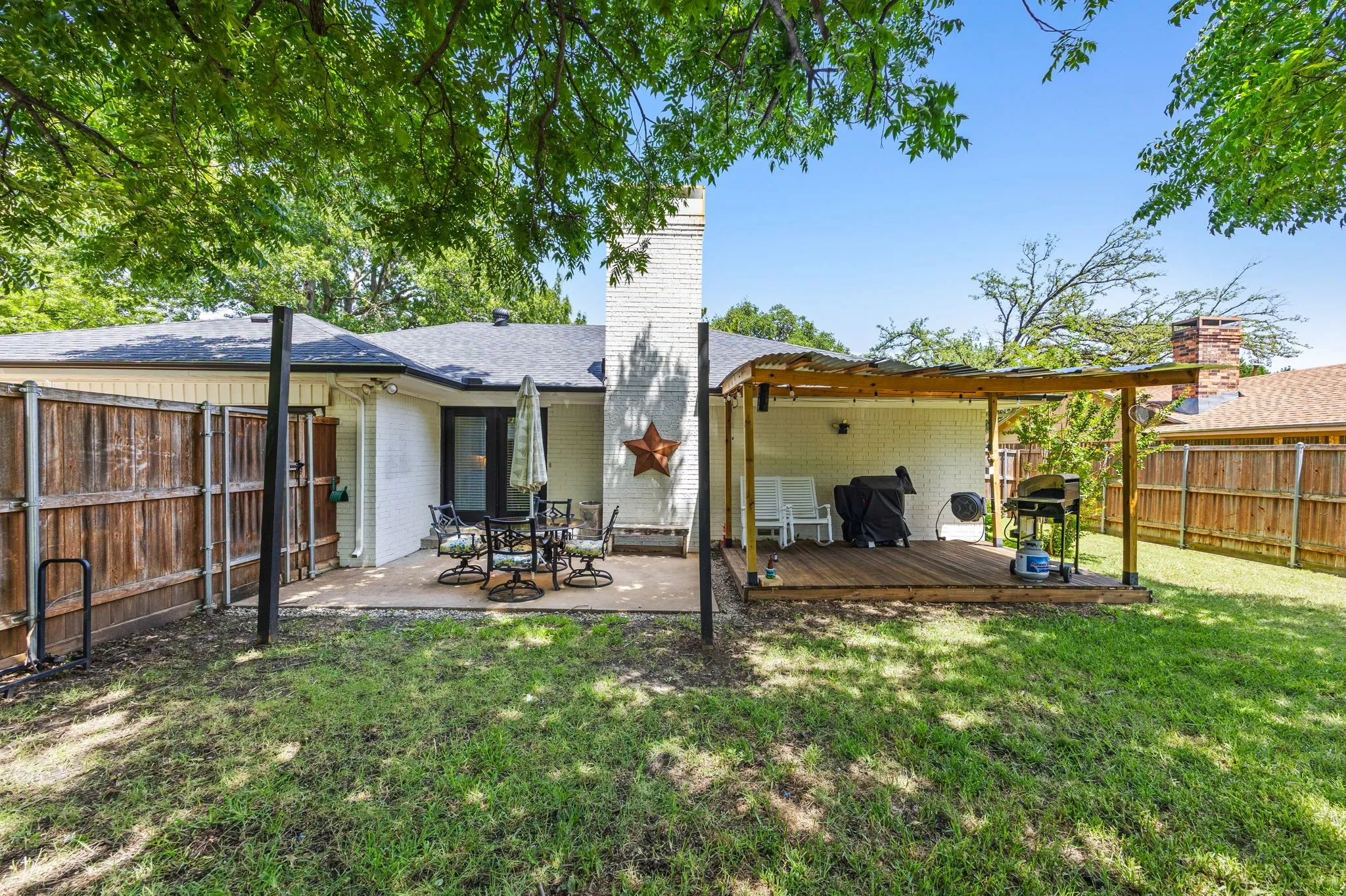 Single Family Residence For Sale in Collin County , 323 Northwood Drive, Mc Kinney, Texas 75071, 3 Bedroom, 2 Bathroom, 2 Garage spaces, 1,564 Sqft, built in 1970, mls#21319513, Real Estate Agent in Mc Kinney, Homes For Sale in Collin county, Homes For Sale in Mc Kinney, Realtor in Mc Kinney Texas, Real Estate Brokerage Independent Realty Texas, Luminita Cordes Realtor
