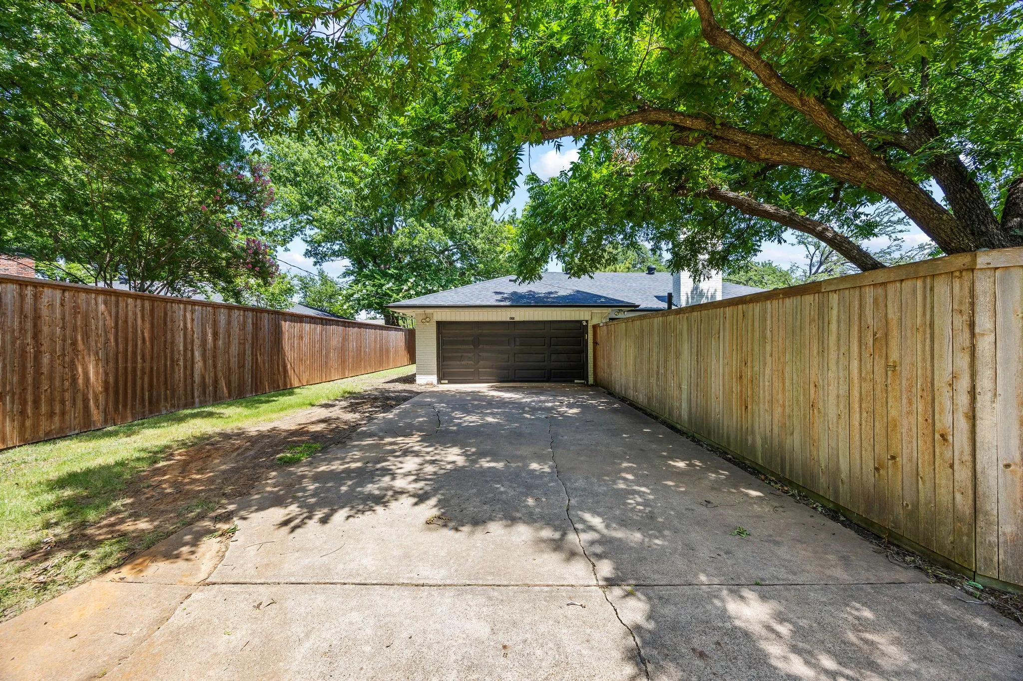 Single Family Residence For Sale in Collin County , 323 Northwood Drive, Mc Kinney, Texas 75071, 3 Bedroom, 2 Bathroom, 2 Garage spaces, 1,564 Sqft, built in 1970, mls#21319513, Real Estate Agent in Mc Kinney, Homes For Sale in Collin county, Homes For Sale in Mc Kinney, Realtor in Mc Kinney Texas, Real Estate Brokerage Independent Realty Texas, Luminita Cordes Realtor