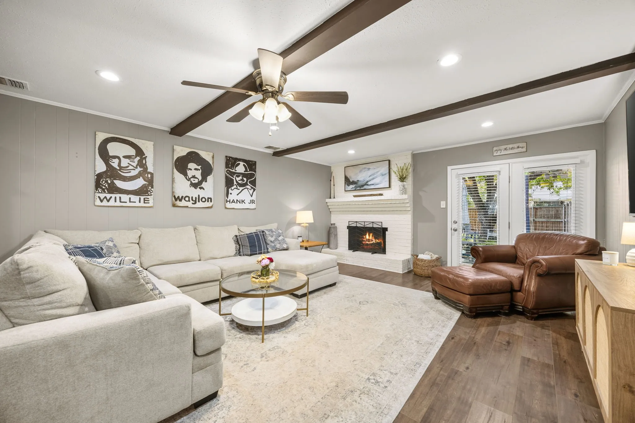 Single Family Residence For Sale in Collin County , 323 Northwood Drive, Mc Kinney, Texas 75071, 3 Bedroom, 2 Bathroom, 2 Garage spaces, 1,564 Sqft, built in 1970, mls#21319513, Real Estate Agent in Mc Kinney, Homes For Sale in Collin county, Homes For Sale in Mc Kinney, Realtor in Mc Kinney Texas, Real Estate Brokerage Independent Realty Texas, Luminita Cordes Realtor