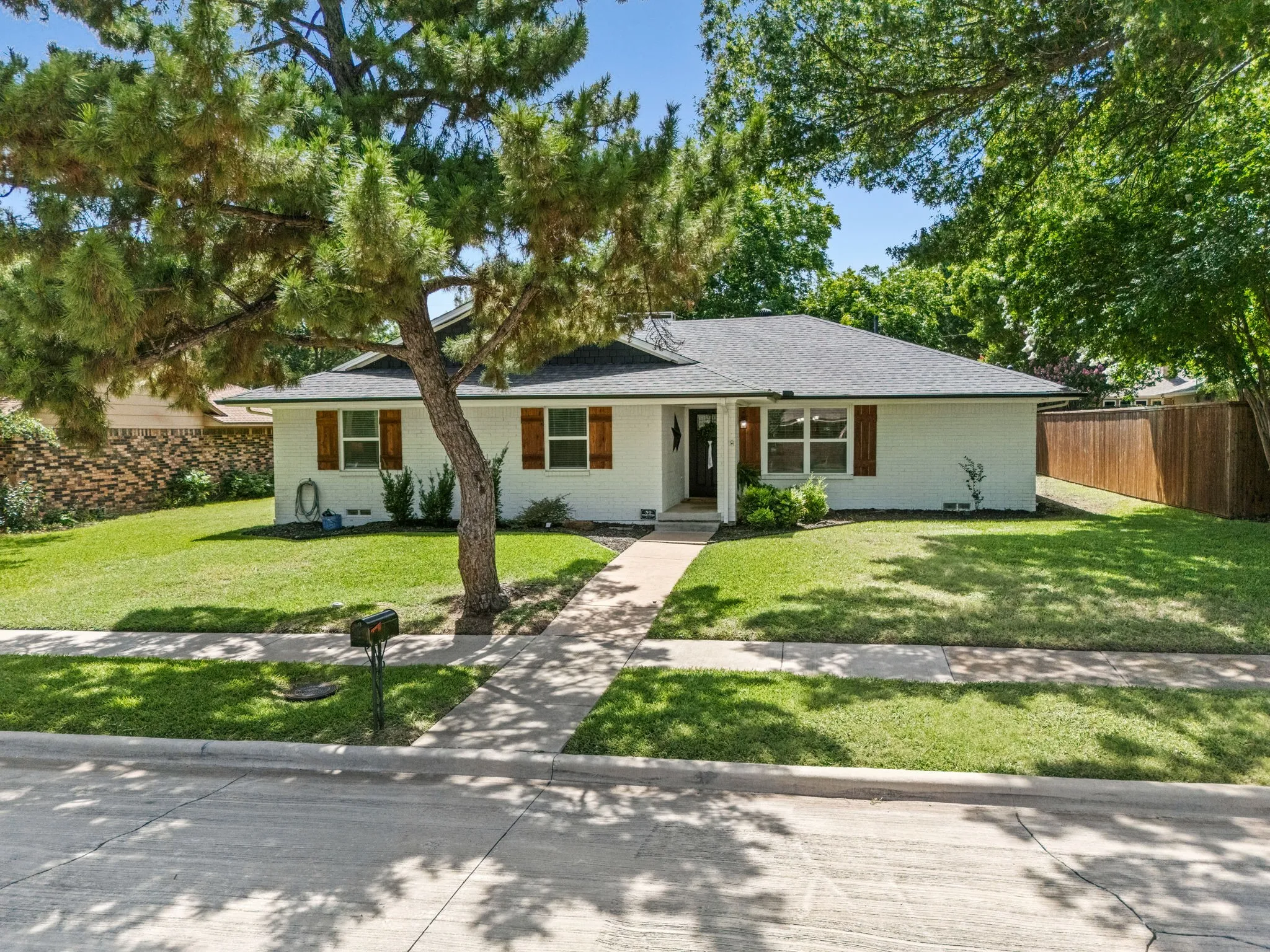 Single Family Residence For Sale in Collin County , 323 Northwood Drive, Mc Kinney, Texas 75071, 3 Bedroom, 2 Bathroom, 2 Garage spaces, 1,564 Sqft, built in 1970, mls#21319513, Real Estate Agent in Mc Kinney, Homes For Sale in Collin county, Homes For Sale in Mc Kinney, Realtor in Mc Kinney Texas, Real Estate Brokerage Independent Realty Texas, Luminita Cordes Realtor