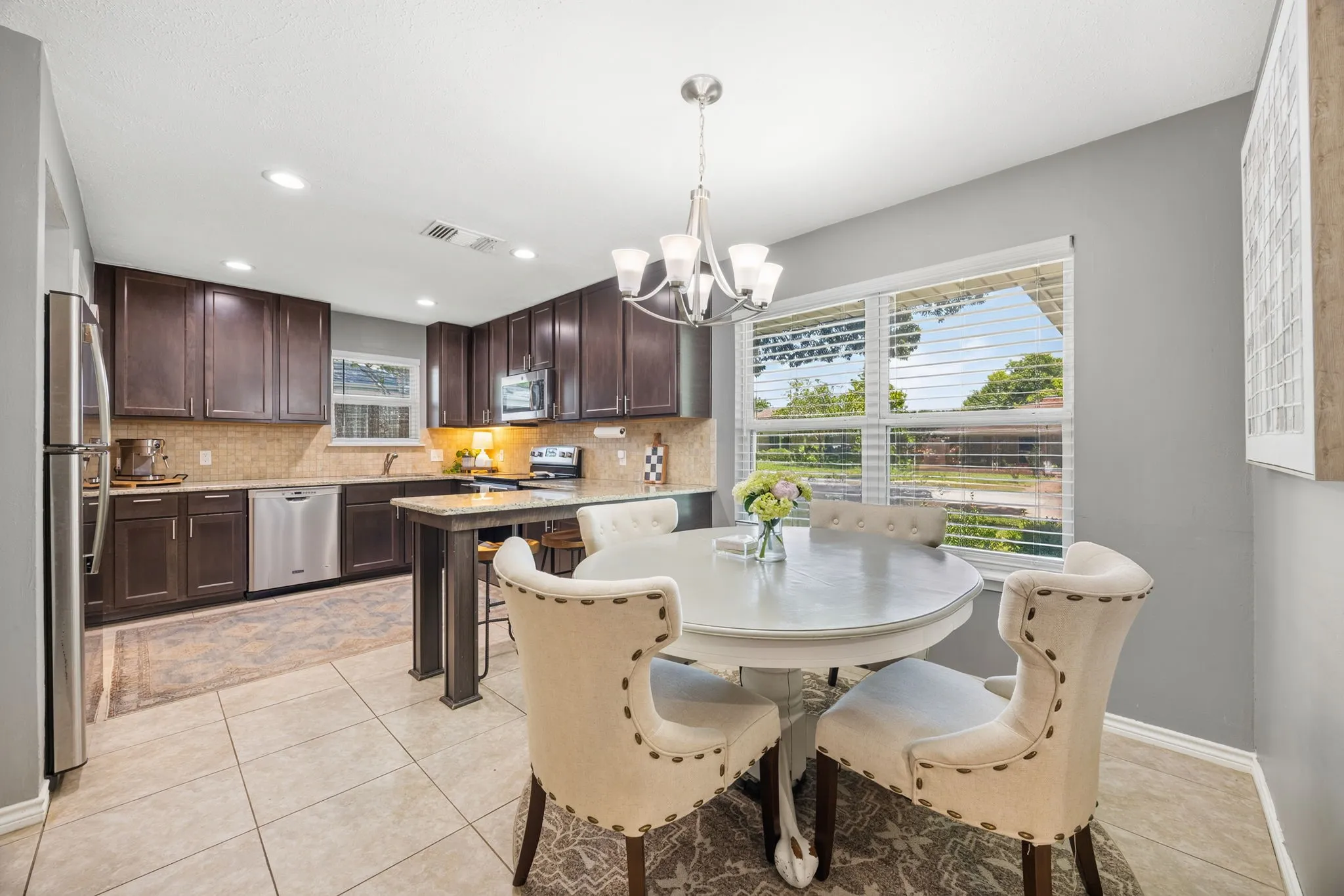 Single Family Residence For Sale in Collin County , 323 Northwood Drive, Mc Kinney, Texas 75071, 3 Bedroom, 2 Bathroom, 2 Garage spaces, 1,564 Sqft, built in 1970, mls#21319513, Real Estate Agent in Mc Kinney, Homes For Sale in Collin county, Homes For Sale in Mc Kinney, Realtor in Mc Kinney Texas, Real Estate Brokerage Independent Realty Texas, Luminita Cordes Realtor