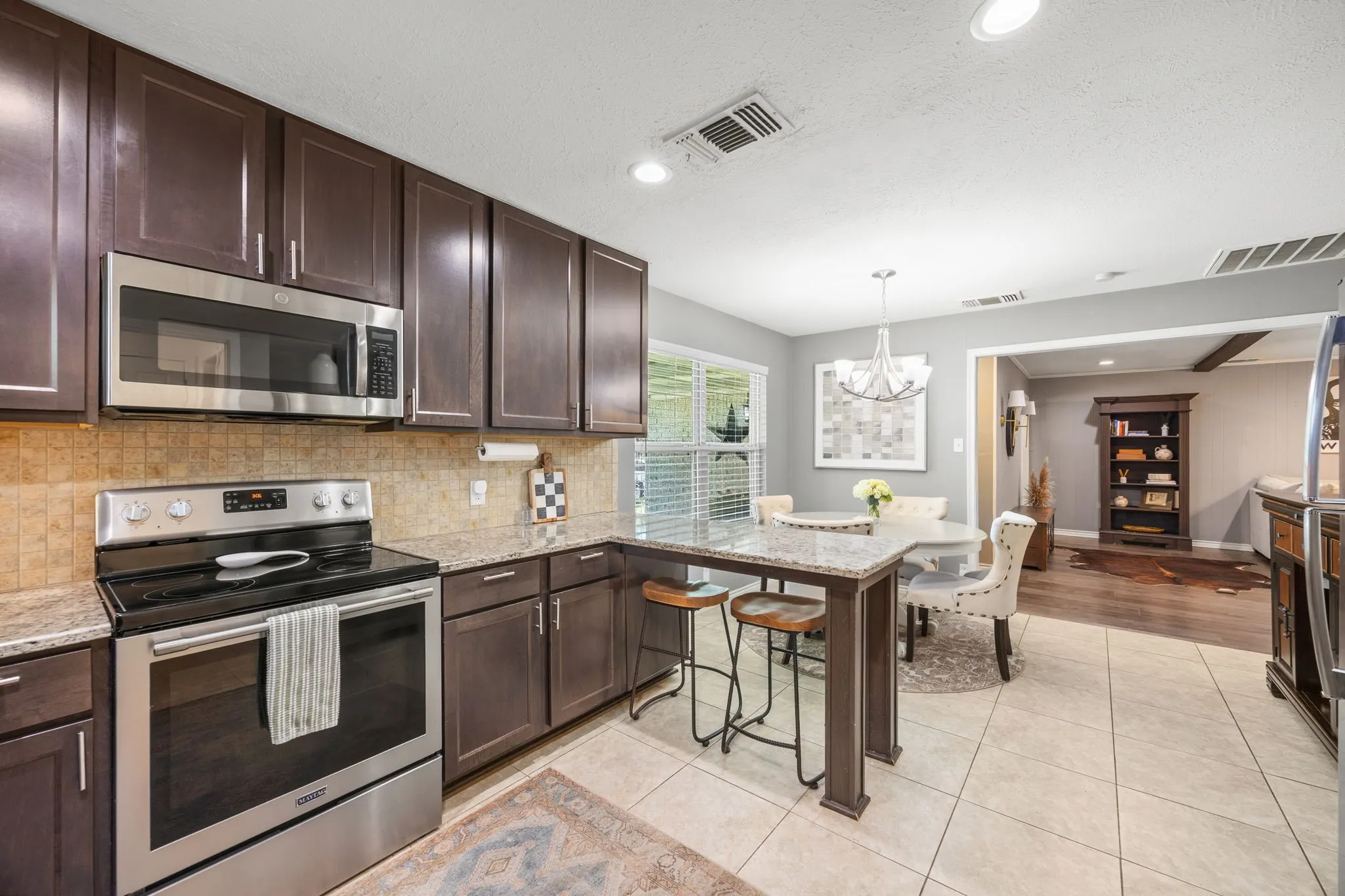 Single Family Residence For Sale in Collin County , 323 Northwood Drive, Mc Kinney, Texas 75071, 3 Bedroom, 2 Bathroom, 2 Garage spaces, 1,564 Sqft, built in 1970, mls#21319513, Real Estate Agent in Mc Kinney, Homes For Sale in Collin county, Homes For Sale in Mc Kinney, Realtor in Mc Kinney Texas, Real Estate Brokerage Independent Realty Texas, Luminita Cordes Realtor