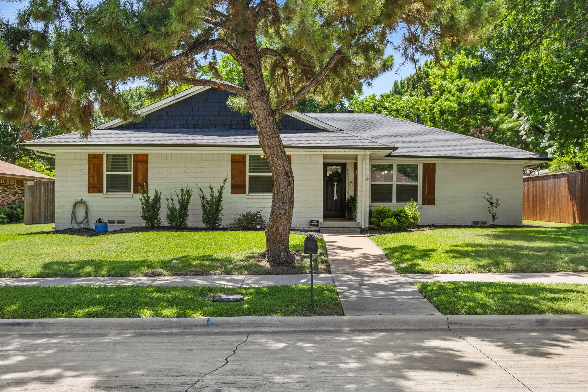 Single Family Residence For Sale in Collin County , 323 Northwood Drive, Mc Kinney, Texas 75071, 3 Bedroom, 2 Bathroom, 2 Garage spaces, 1,564 Sqft, built in 1970, mls#21319513, Real Estate Agent in Mc Kinney, Homes For Sale in Collin county, Homes For Sale in Mc Kinney, Realtor in Mc Kinney Texas, Real Estate Brokerage Independent Realty Texas, Luminita Cordes Realtor