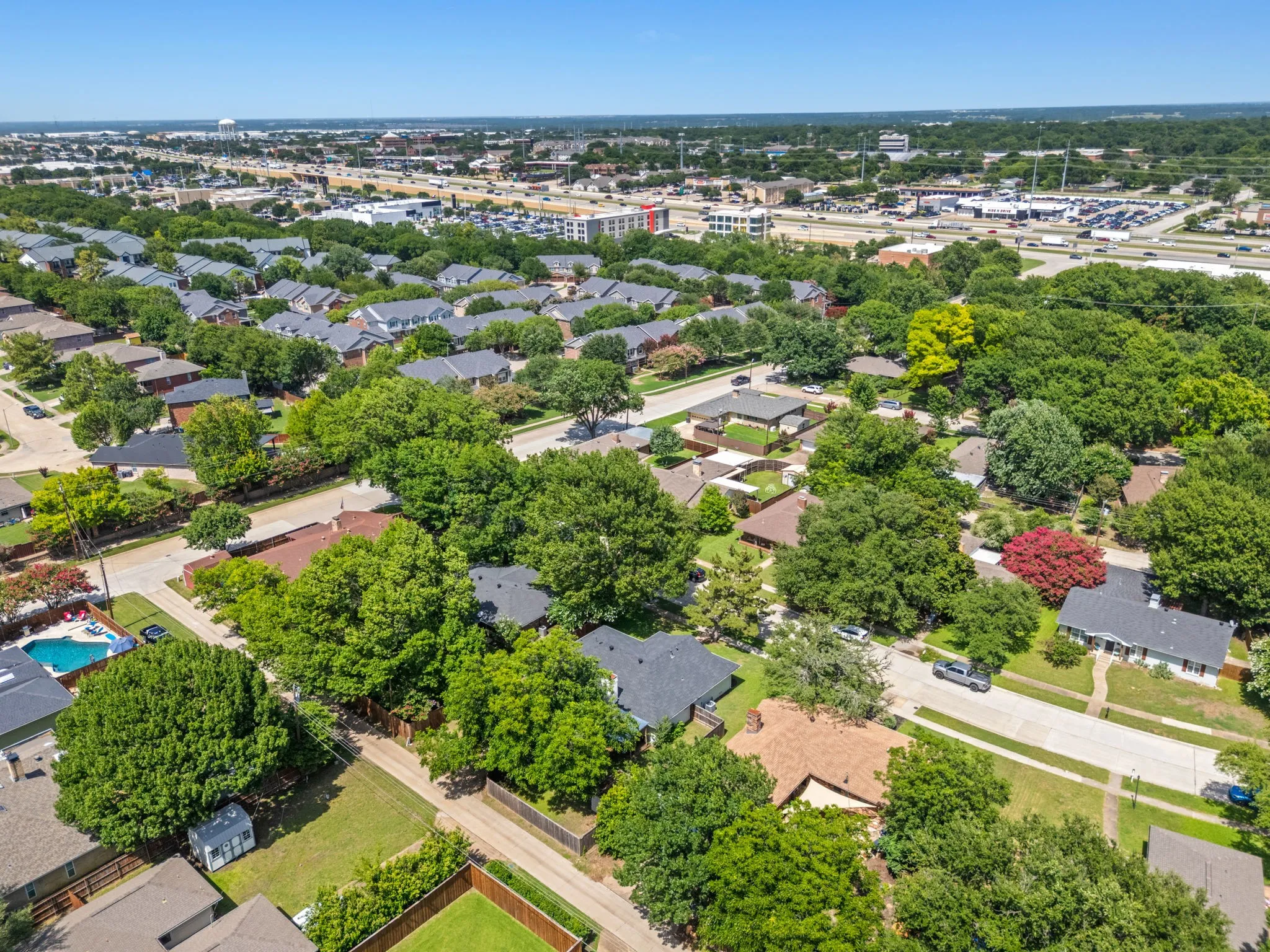 Single Family Residence For Sale in Collin County , 323 Northwood Drive, Mc Kinney, Texas 75071, 3 Bedroom, 2 Bathroom, 2 Garage spaces, 1,564 Sqft, built in 1970, mls#21319513, Real Estate Agent in Mc Kinney, Homes For Sale in Collin county, Homes For Sale in Mc Kinney, Realtor in Mc Kinney Texas, Real Estate Brokerage Independent Realty Texas, Luminita Cordes Realtor