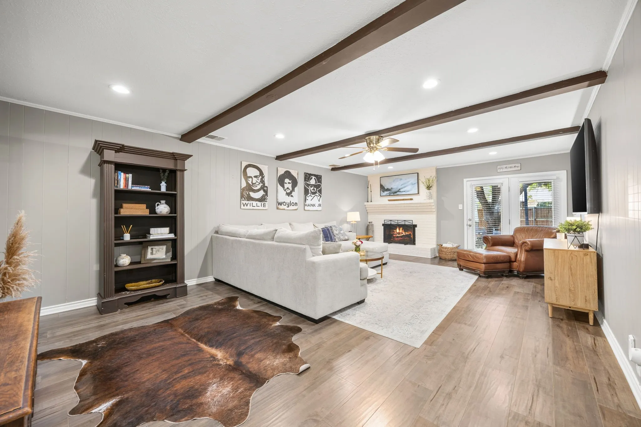 Single Family Residence For Sale in Collin County , 323 Northwood Drive, Mc Kinney, Texas 75071, 3 Bedroom, 2 Bathroom, 2 Garage spaces, 1,564 Sqft, built in 1970, mls#21319513, Real Estate Agent in Mc Kinney, Homes For Sale in Collin county, Homes For Sale in Mc Kinney, Realtor in Mc Kinney Texas, Real Estate Brokerage Independent Realty Texas, Luminita Cordes Realtor