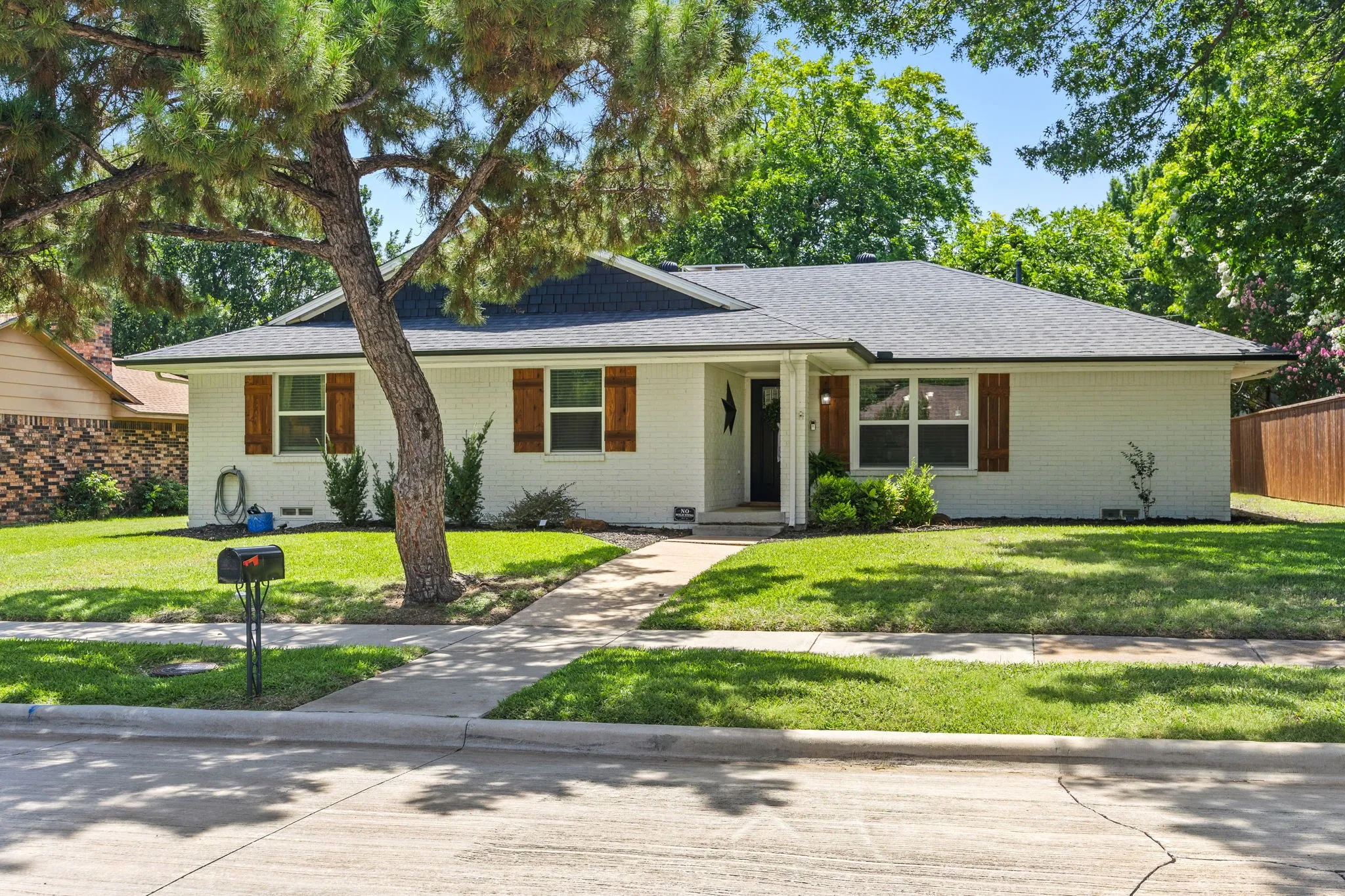 Single Family Residence For Sale in Collin County , 323 Northwood Drive, Mc Kinney, Texas 75071, 3 Bedroom, 2 Bathroom, 2 Garage spaces, 1,564 Sqft, built in 1970, mls#21319513, Real Estate Agent in Mc Kinney, Homes For Sale in Collin county, Homes For Sale in Mc Kinney, Realtor in Mc Kinney Texas, Real Estate Brokerage Independent Realty Texas, Luminita Cordes Realtor