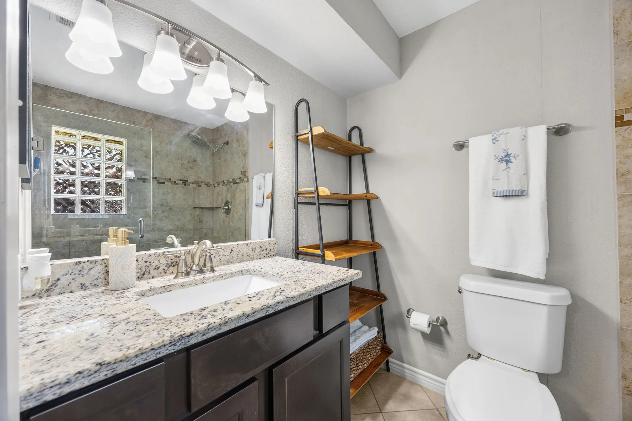 Single Family Residence For Sale in Collin County , 323 Northwood Drive, Mc Kinney, Texas 75071, 3 Bedroom, 2 Bathroom, 2 Garage spaces, 1,564 Sqft, built in 1970, mls#21319513, Real Estate Agent in Mc Kinney, Homes For Sale in Collin county, Homes For Sale in Mc Kinney, Realtor in Mc Kinney Texas, Real Estate Brokerage Independent Realty Texas, Luminita Cordes Realtor