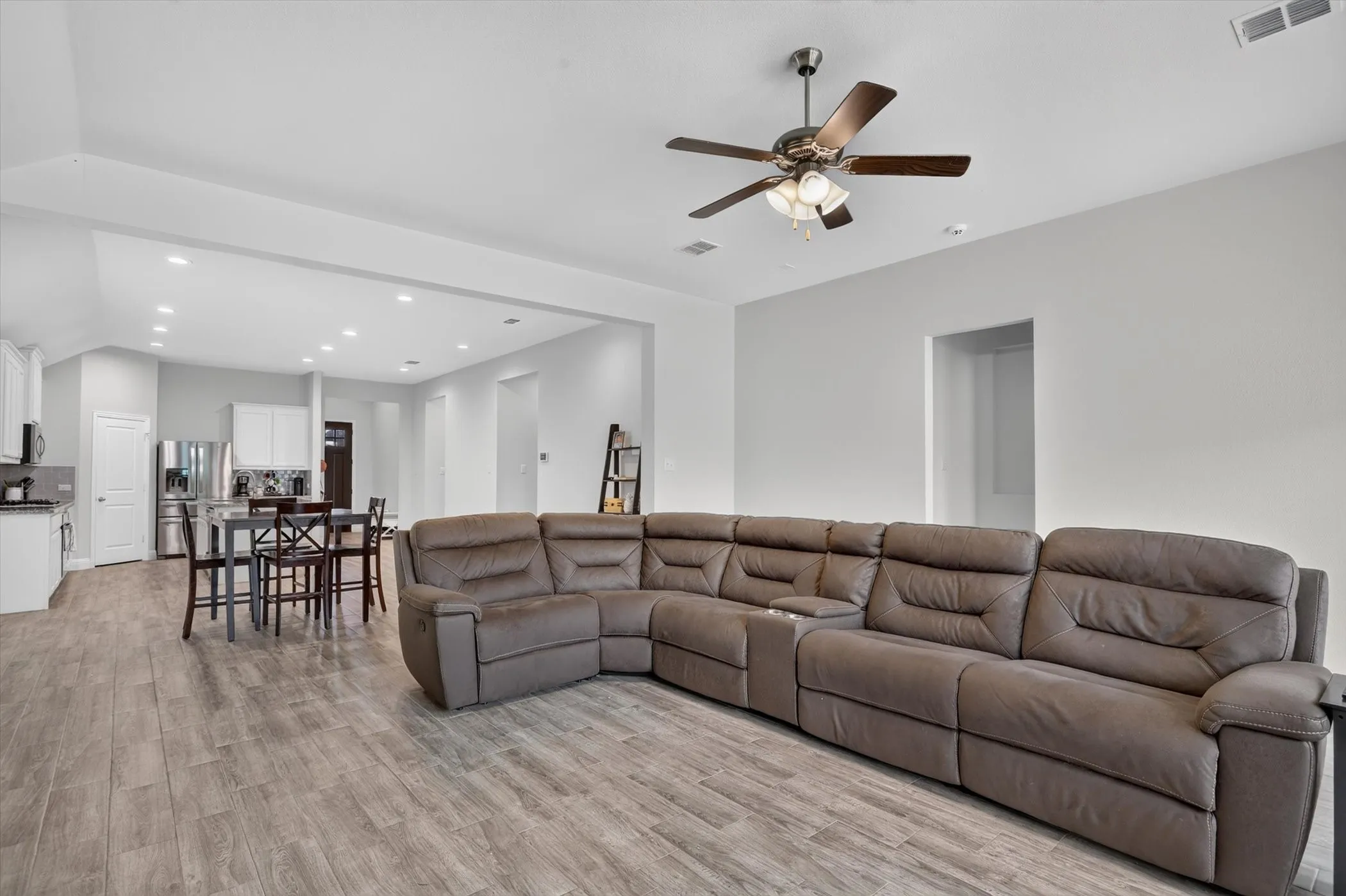 Single Family Residence For Sale in Tarrant County , 1233 Collett Sublett Road, Kennedale, Texas 76060, 4 Bedroom, 2 Bathroom, 2 Garage spaces, 2,179 Sqft, built in 2021, mls#21320115, Real Estate Agent in Kennedale, Homes For Sale in Tarrant county, Homes For Sale in Kennedale, Realtor in Kennedale Texas, Real Estate Brokerage Independent Realty Texas, Luminita Cordes Realtor