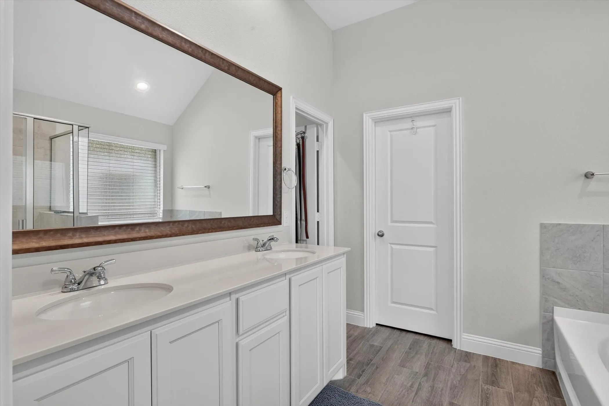 Single Family Residence For Sale in Tarrant County , 1233 Collett Sublett Road, Kennedale, Texas 76060, 4 Bedroom, 2 Bathroom, 2 Garage spaces, 2,179 Sqft, built in 2021, mls#21320115, Real Estate Agent in Kennedale, Homes For Sale in Tarrant county, Homes For Sale in Kennedale, Realtor in Kennedale Texas, Real Estate Brokerage Independent Realty Texas, Luminita Cordes Realtor