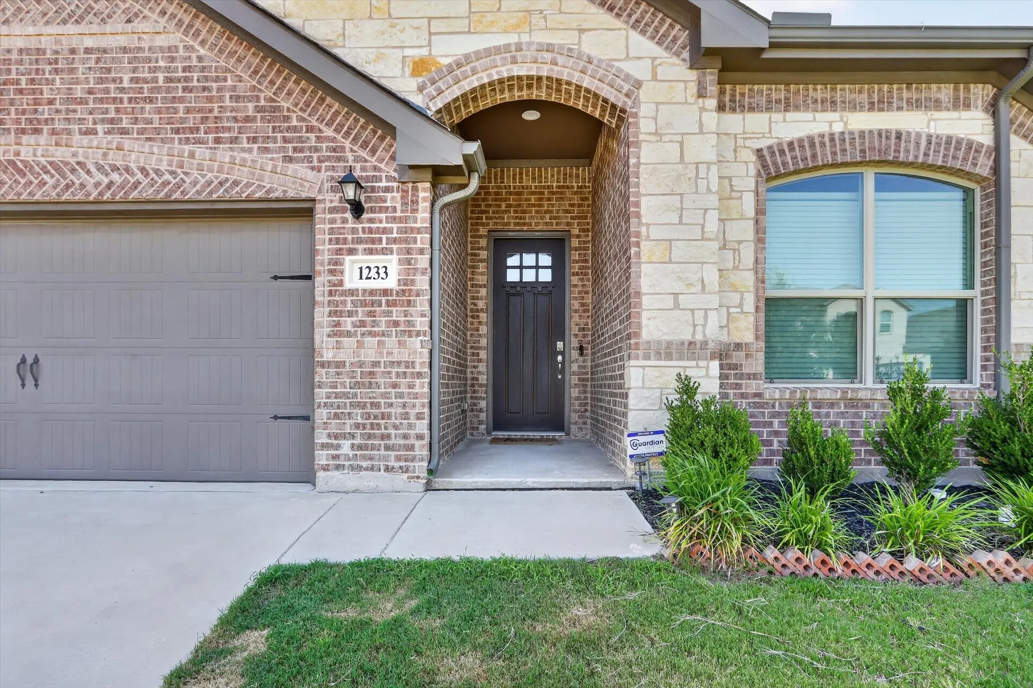 Single Family Residence For Sale in Tarrant County , 1233 Collett Sublett Road, Kennedale, Texas 76060, 4 Bedroom, 2 Bathroom, 2 Garage spaces, 2,179 Sqft, built in 2021, mls#21320115, Real Estate Agent in Kennedale, Homes For Sale in Tarrant county, Homes For Sale in Kennedale, Realtor in Kennedale Texas, Real Estate Brokerage Independent Realty Texas, Luminita Cordes Realtor