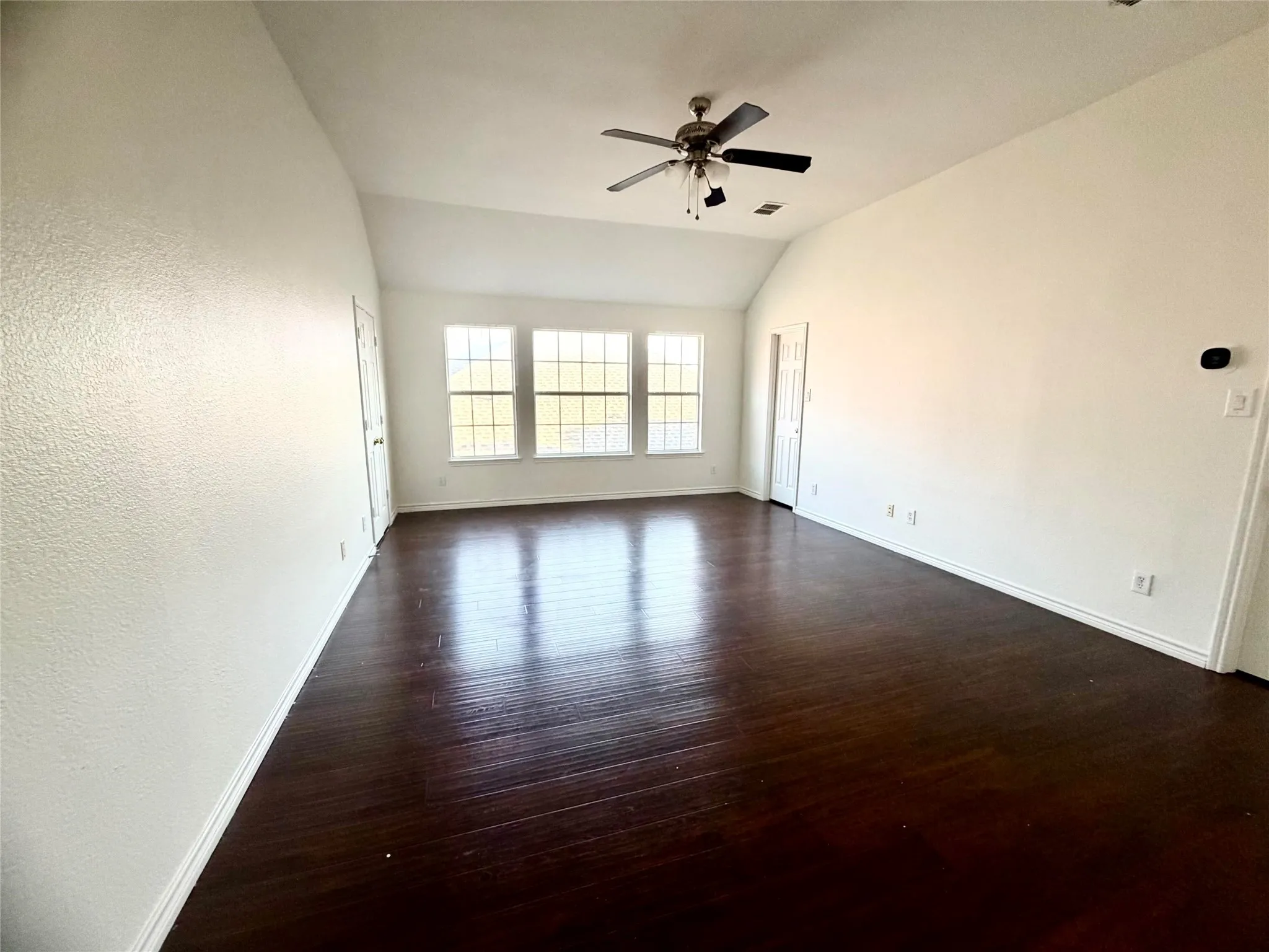 Single Family Residence For Sale in Collin County , 9101 Floyd Drive, Plano, Texas 75025, 4 Bedroom, 3 Bathroom, 2 Garage spaces, 2,539 Sqft, built in 1999, mls#21322111, Real Estate Agent in Plano, Homes For Sale in Collin county, Homes For Sale in Plano, Realtor in Plano Texas, Real Estate Brokerage Independent Realty Texas, Luminita Cordes Realtor