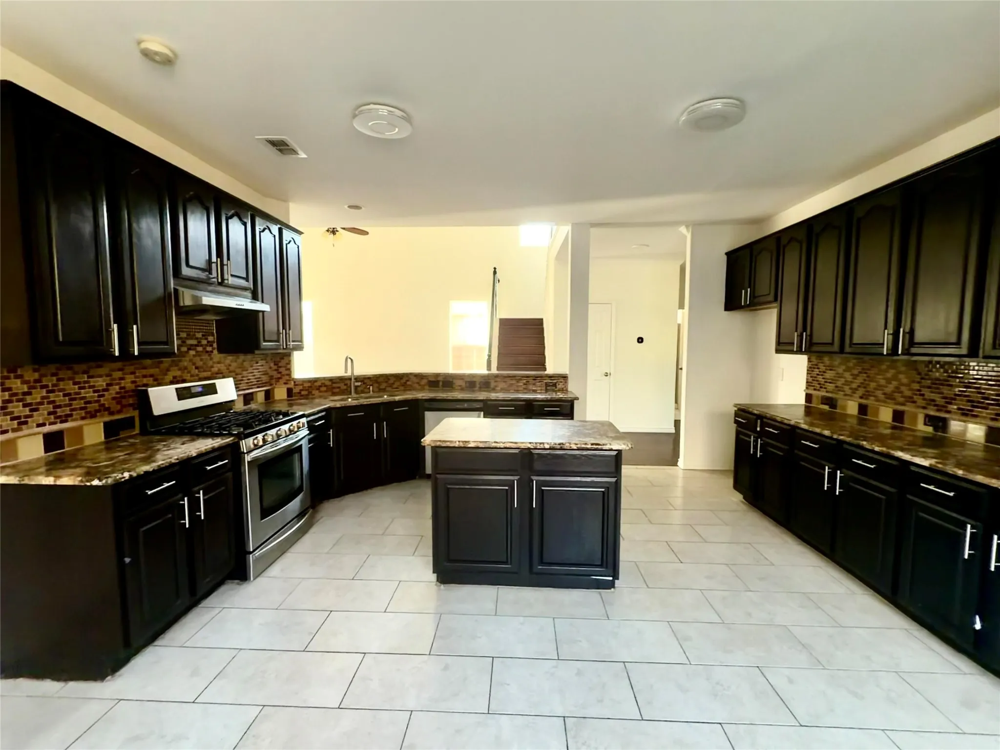 Single Family Residence For Sale in Collin County , 9101 Floyd Drive, Plano, Texas 75025, 4 Bedroom, 3 Bathroom, 2 Garage spaces, 2,539 Sqft, built in 1999, mls#21322111, Real Estate Agent in Plano, Homes For Sale in Collin county, Homes For Sale in Plano, Realtor in Plano Texas, Real Estate Brokerage Independent Realty Texas, Luminita Cordes Realtor