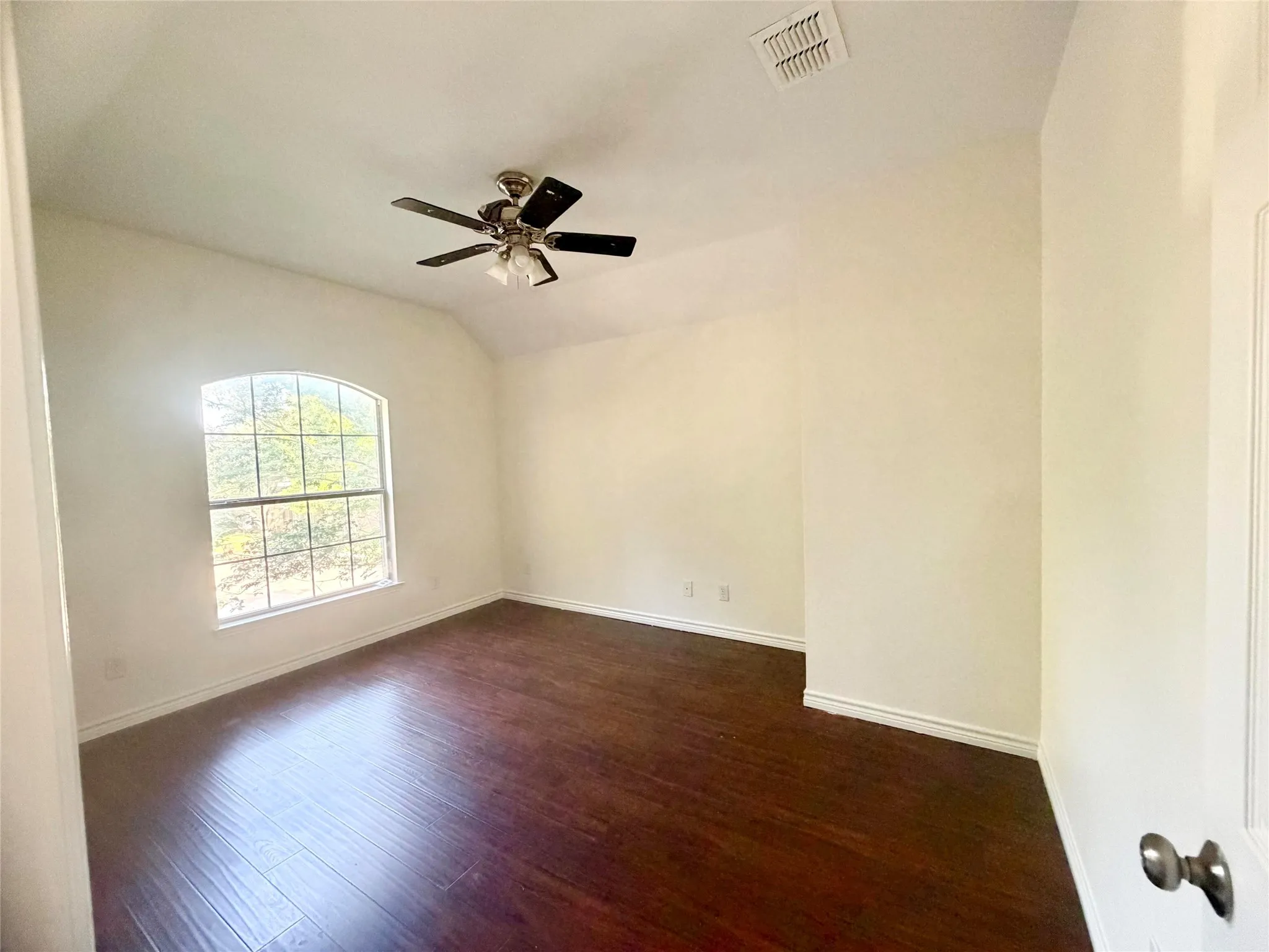Single Family Residence For Sale in Collin County , 9101 Floyd Drive, Plano, Texas 75025, 4 Bedroom, 3 Bathroom, 2 Garage spaces, 2,539 Sqft, built in 1999, mls#21322111, Real Estate Agent in Plano, Homes For Sale in Collin county, Homes For Sale in Plano, Realtor in Plano Texas, Real Estate Brokerage Independent Realty Texas, Luminita Cordes Realtor