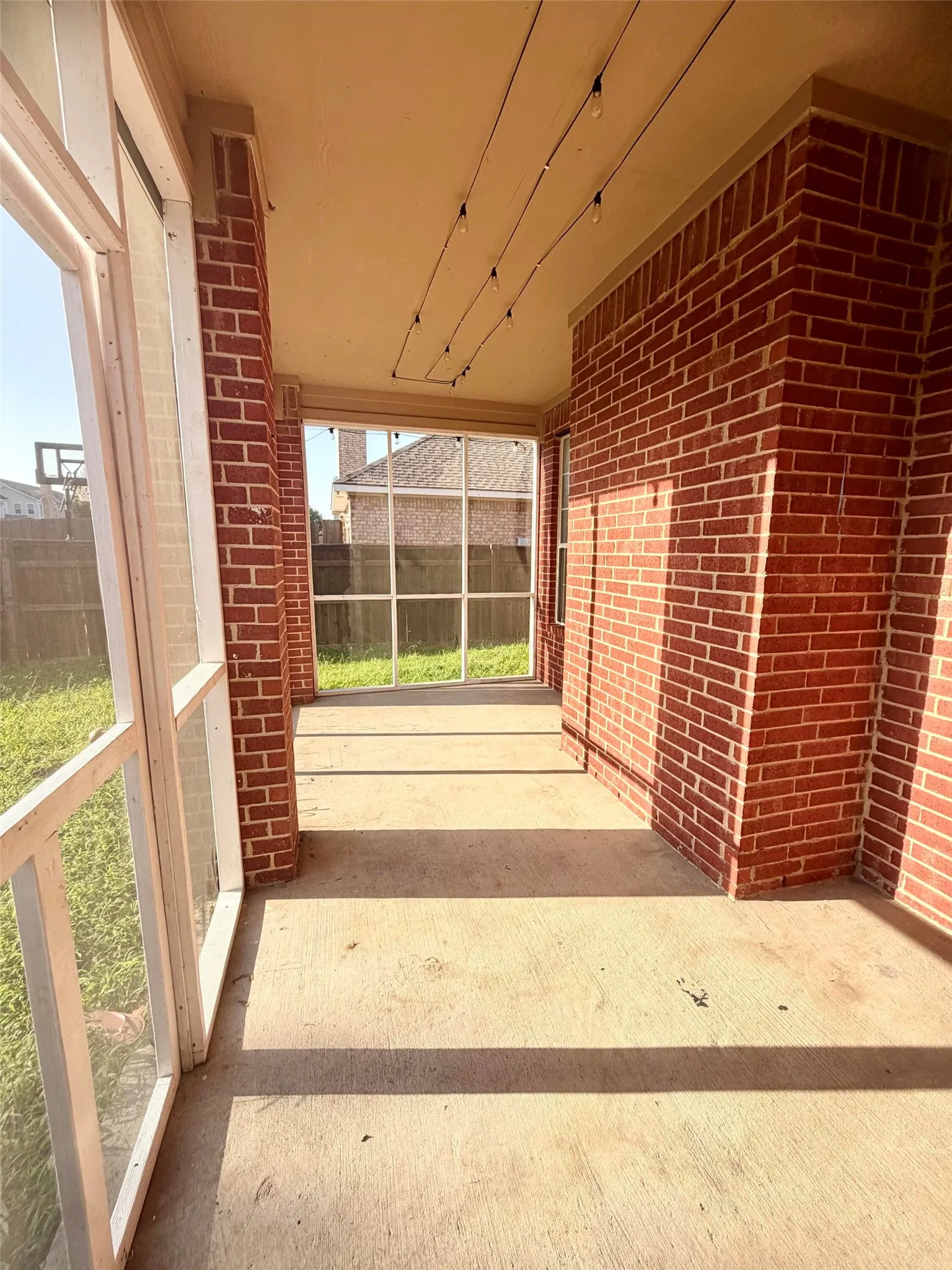 Single Family Residence For Sale in Collin County , 9101 Floyd Drive, Plano, Texas 75025, 4 Bedroom, 3 Bathroom, 2 Garage spaces, 2,539 Sqft, built in 1999, mls#21322111, Real Estate Agent in Plano, Homes For Sale in Collin county, Homes For Sale in Plano, Realtor in Plano Texas, Real Estate Brokerage Independent Realty Texas, Luminita Cordes Realtor