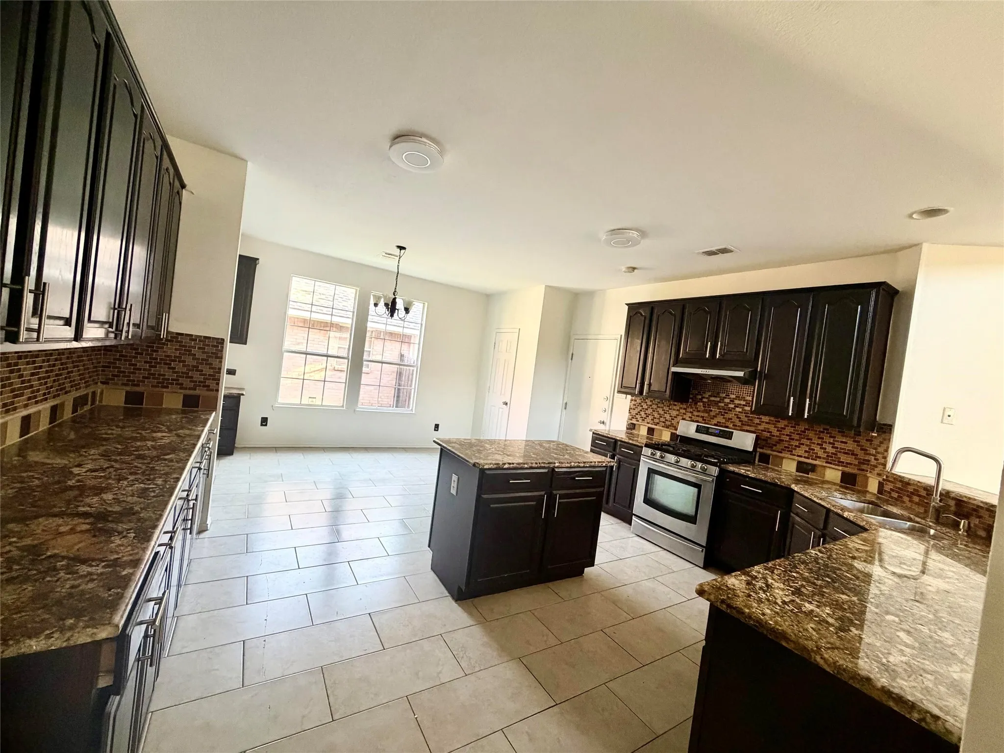 Single Family Residence For Sale in Collin County , 9101 Floyd Drive, Plano, Texas 75025, 4 Bedroom, 3 Bathroom, 2 Garage spaces, 2,539 Sqft, built in 1999, mls#21322111, Real Estate Agent in Plano, Homes For Sale in Collin county, Homes For Sale in Plano, Realtor in Plano Texas, Real Estate Brokerage Independent Realty Texas, Luminita Cordes Realtor