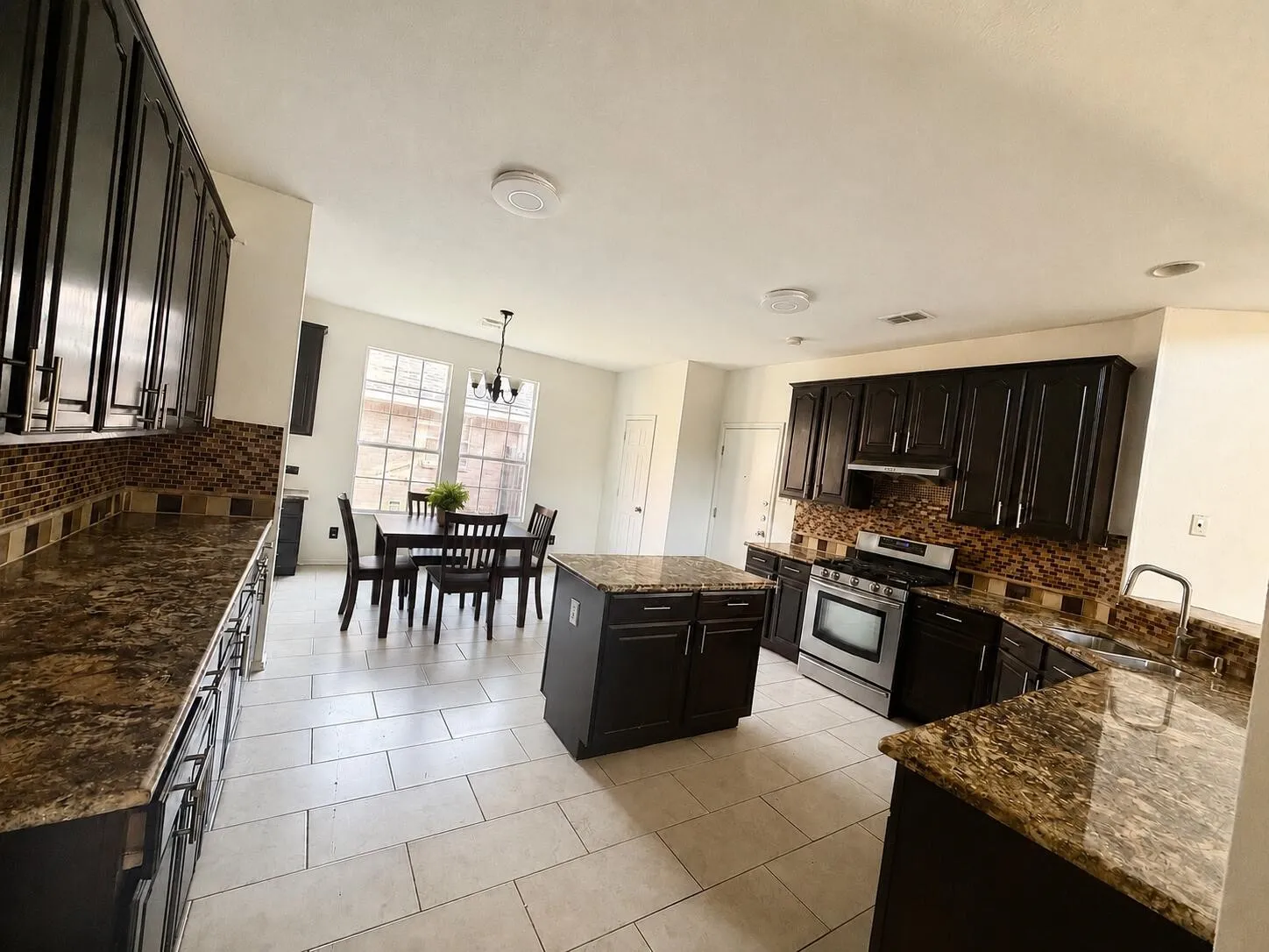 Single Family Residence For Sale in Collin County , 9101 Floyd Drive, Plano, Texas 75025, 4 Bedroom, 3 Bathroom, 2 Garage spaces, 2,539 Sqft, built in 1999, mls#21322111, Real Estate Agent in Plano, Homes For Sale in Collin county, Homes For Sale in Plano, Realtor in Plano Texas, Real Estate Brokerage Independent Realty Texas, Luminita Cordes Realtor