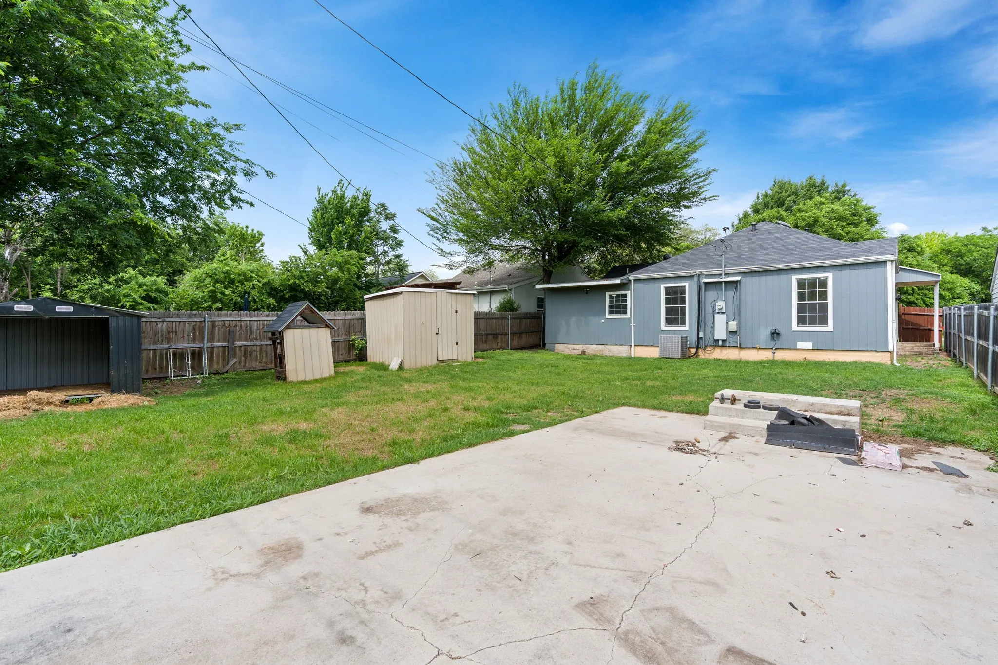 Single Family Residence For Sale in Tarrant County , 4121 Alamo Avenue, Fort Worth, Texas 76107, 3 Bedroom, 2 Bathroom, Garage spaces, 1,220 Sqft, built in 1943, mls#21322126, Real Estate Agent in Fort Worth, Homes For Sale in Tarrant county, Homes For Sale in Fort Worth, Realtor in Fort Worth Texas, Real Estate Brokerage Independent Realty Texas, Luminita Cordes Realtor