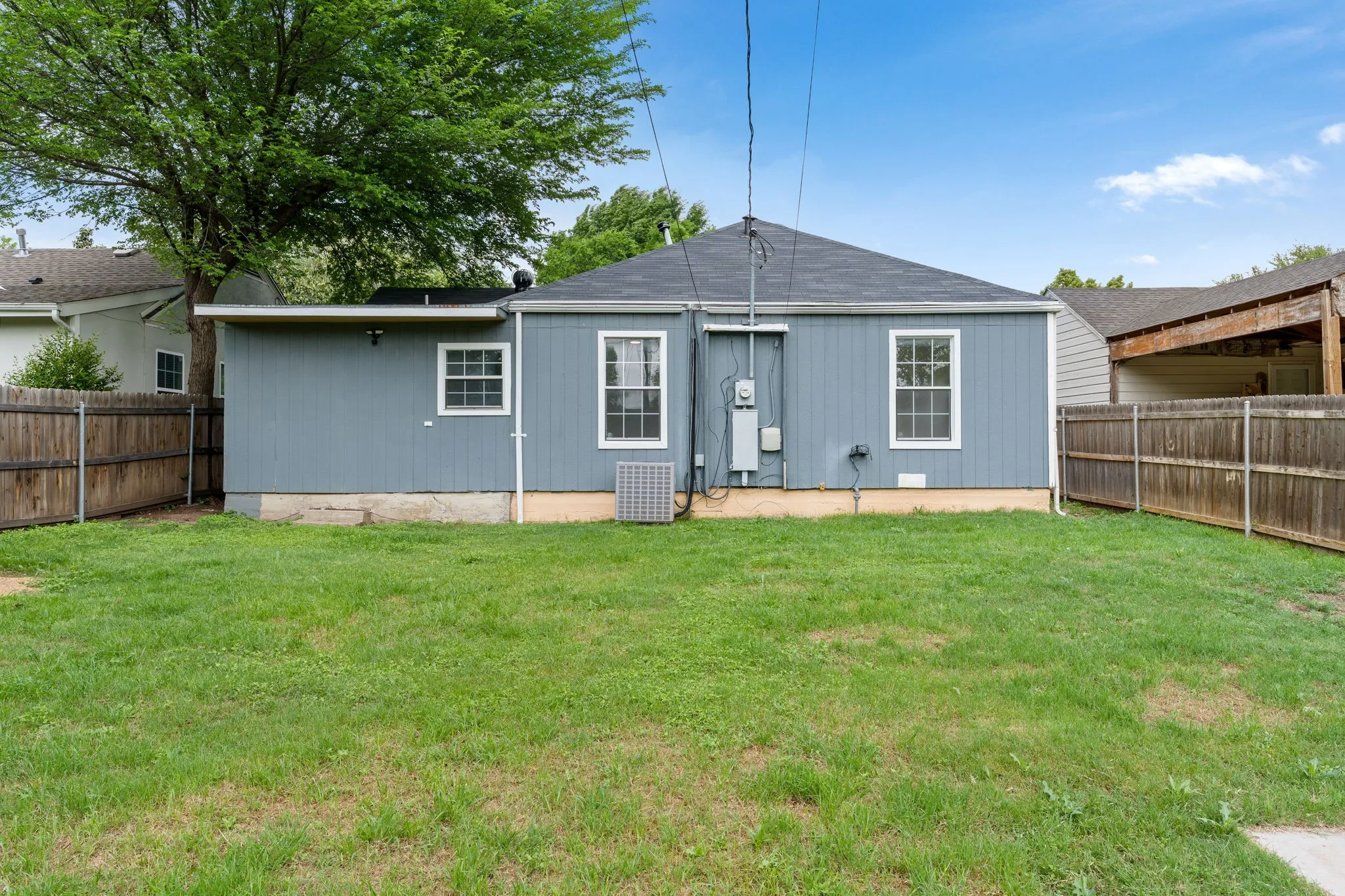 Single Family Residence For Sale in Tarrant County , 4121 Alamo Avenue, Fort Worth, Texas 76107, 3 Bedroom, 2 Bathroom, Garage spaces, 1,220 Sqft, built in 1943, mls#21322126, Real Estate Agent in Fort Worth, Homes For Sale in Tarrant county, Homes For Sale in Fort Worth, Realtor in Fort Worth Texas, Real Estate Brokerage Independent Realty Texas, Luminita Cordes Realtor
