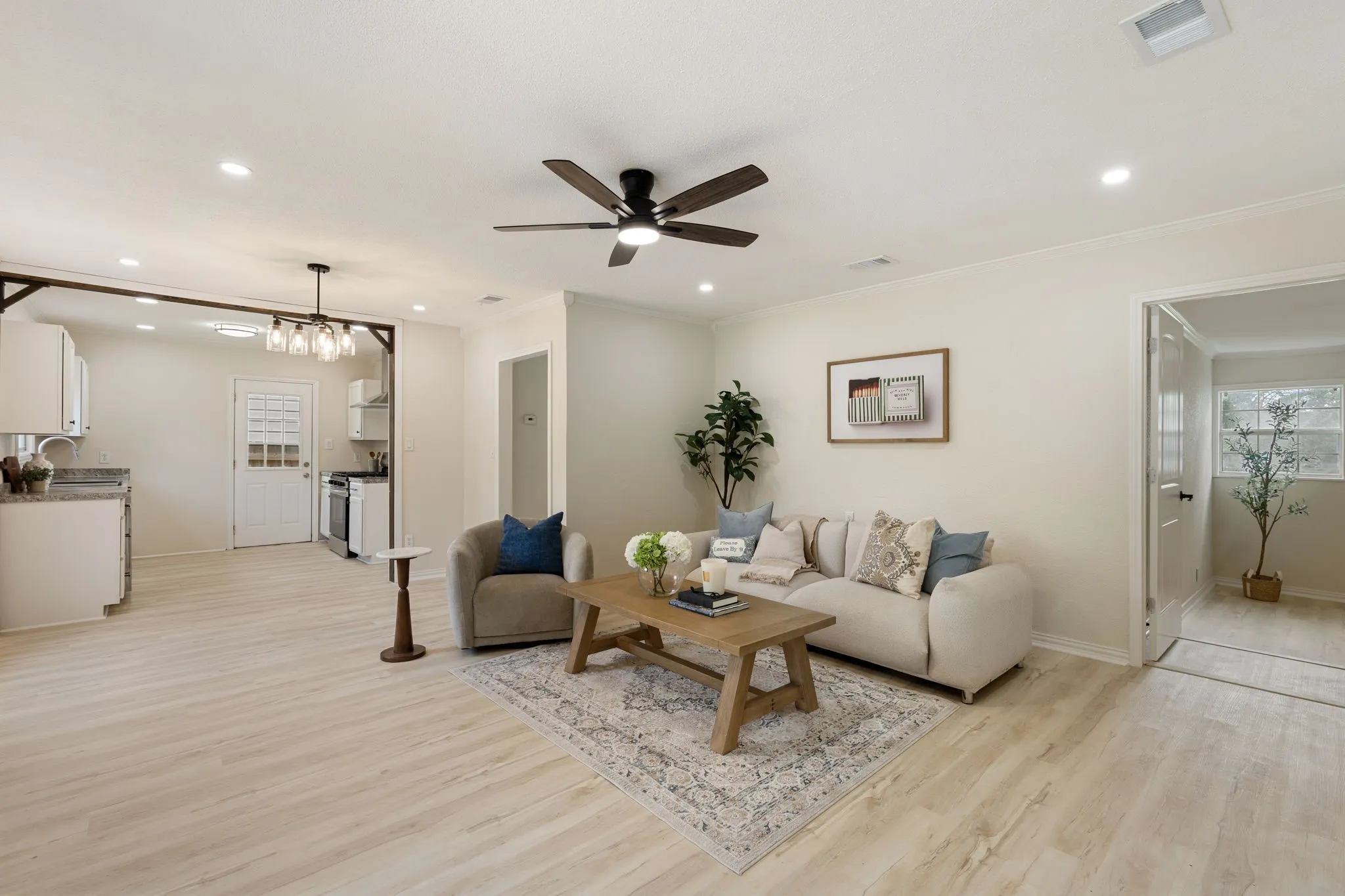 Single Family Residence For Sale in Tarrant County , 4121 Alamo Avenue, Fort Worth, Texas 76107, 3 Bedroom, 2 Bathroom, Garage spaces, 1,220 Sqft, built in 1943, mls#21322126, Real Estate Agent in Fort Worth, Homes For Sale in Tarrant county, Homes For Sale in Fort Worth, Realtor in Fort Worth Texas, Real Estate Brokerage Independent Realty Texas, Luminita Cordes Realtor
