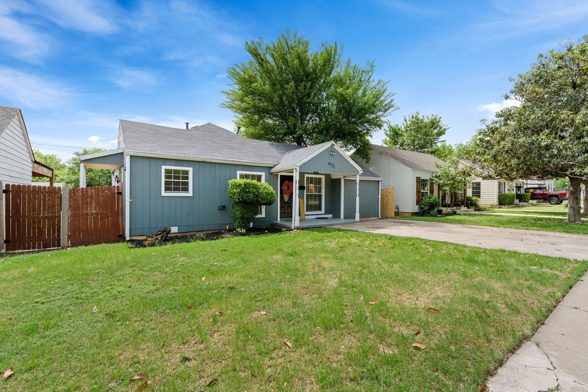 Single Family Residence For Sale in Tarrant County , 4121 Alamo Avenue, Fort Worth, Texas 76107, 3 Bedroom, 2 Bathroom, Garage spaces, 1,220 Sqft, built in 1943, mls#21322126, Real Estate Agent in Fort Worth, Homes For Sale in Tarrant county, Homes For Sale in Fort Worth, Realtor in Fort Worth Texas, Real Estate Brokerage Independent Realty Texas, Luminita Cordes Realtor