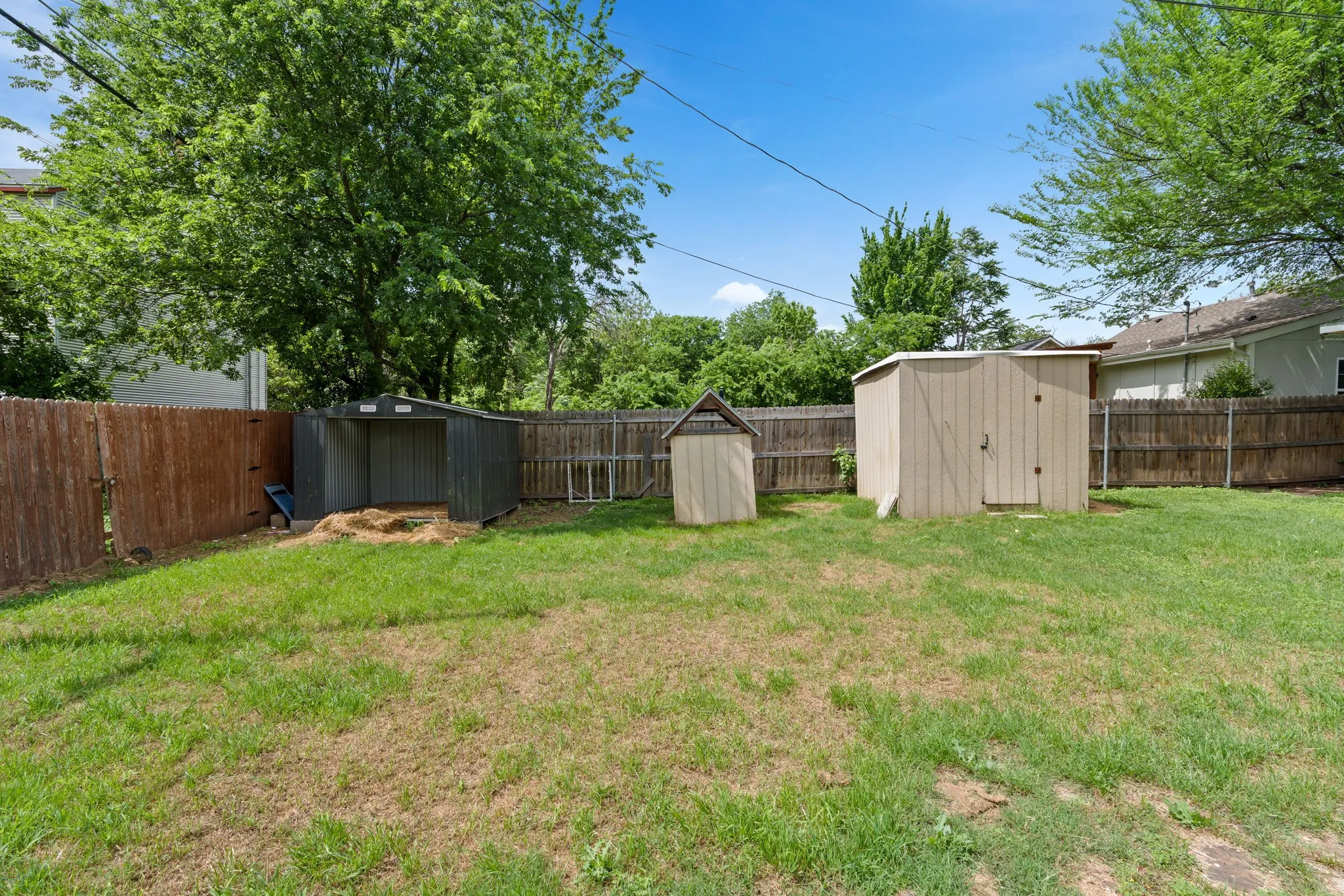 Single Family Residence For Sale in Tarrant County , 4121 Alamo Avenue, Fort Worth, Texas 76107, 3 Bedroom, 2 Bathroom, Garage spaces, 1,220 Sqft, built in 1943, mls#21322126, Real Estate Agent in Fort Worth, Homes For Sale in Tarrant county, Homes For Sale in Fort Worth, Realtor in Fort Worth Texas, Real Estate Brokerage Independent Realty Texas, Luminita Cordes Realtor