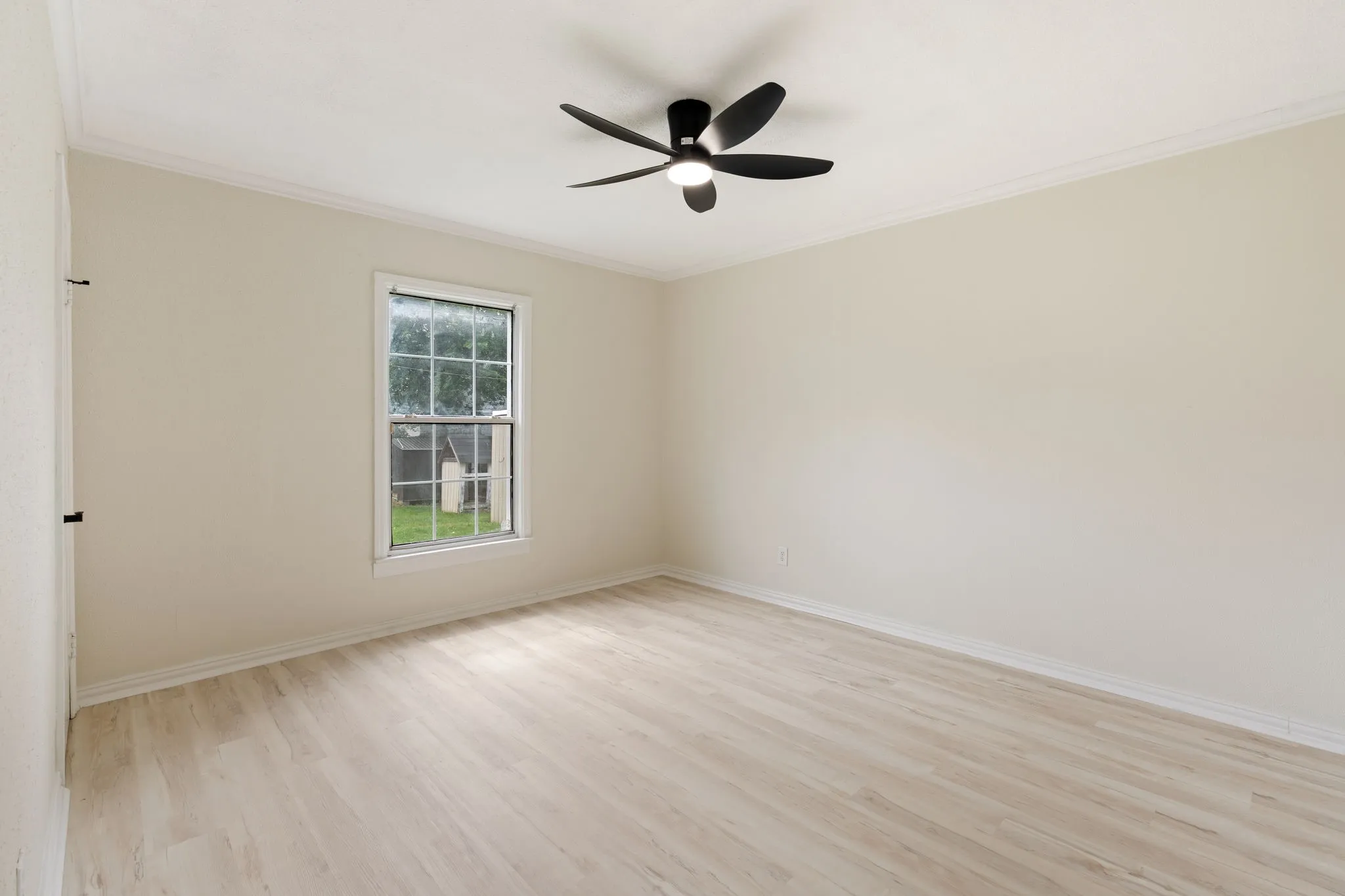 Single Family Residence For Sale in Tarrant County , 4121 Alamo Avenue, Fort Worth, Texas 76107, 3 Bedroom, 2 Bathroom, Garage spaces, 1,220 Sqft, built in 1943, mls#21322126, Real Estate Agent in Fort Worth, Homes For Sale in Tarrant county, Homes For Sale in Fort Worth, Realtor in Fort Worth Texas, Real Estate Brokerage Independent Realty Texas, Luminita Cordes Realtor