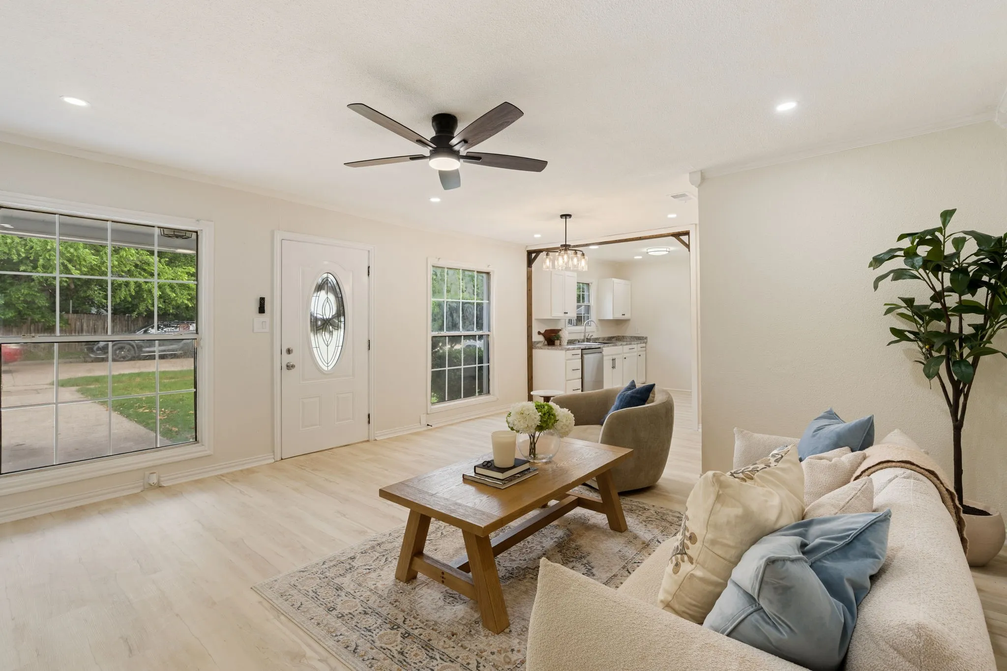 Single Family Residence For Sale in Tarrant County , 4121 Alamo Avenue, Fort Worth, Texas 76107, 3 Bedroom, 2 Bathroom, Garage spaces, 1,220 Sqft, built in 1943, mls#21322126, Real Estate Agent in Fort Worth, Homes For Sale in Tarrant county, Homes For Sale in Fort Worth, Realtor in Fort Worth Texas, Real Estate Brokerage Independent Realty Texas, Luminita Cordes Realtor