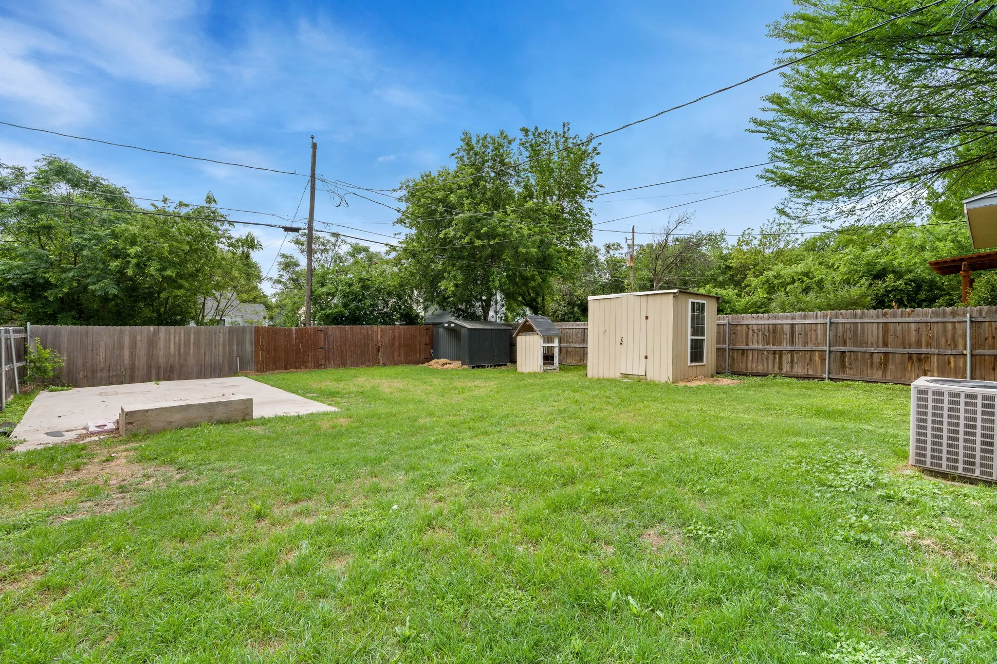 Single Family Residence For Sale in Tarrant County , 4121 Alamo Avenue, Fort Worth, Texas 76107, 3 Bedroom, 2 Bathroom, Garage spaces, 1,220 Sqft, built in 1943, mls#21322126, Real Estate Agent in Fort Worth, Homes For Sale in Tarrant county, Homes For Sale in Fort Worth, Realtor in Fort Worth Texas, Real Estate Brokerage Independent Realty Texas, Luminita Cordes Realtor
