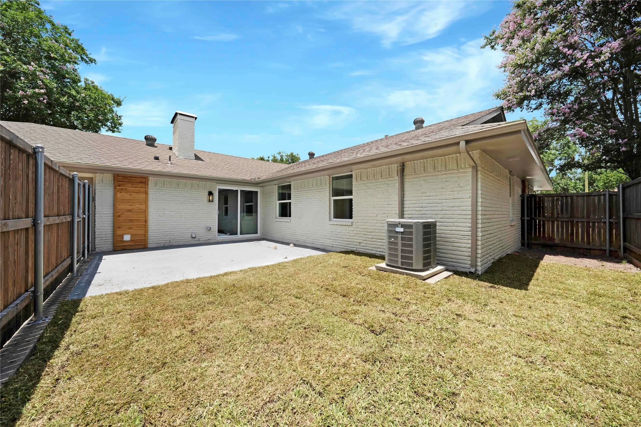 Single Family Residence For Rent in Dallas County , 10416 Church Road, Dallas, Texas 75238, 3 Bedroom, 2 Bathroom, 2 Garage spaces, 1,833 Sqft, built in 1965, mls#21318479, Real Estate Agent in Dallas, Homes For Rent in Dallas county, Homes For Rent in Dallas, Realtor in Dallas Texas, Real Estate Brokerage Independent Realty Texas, Luminita Cordes Realtor