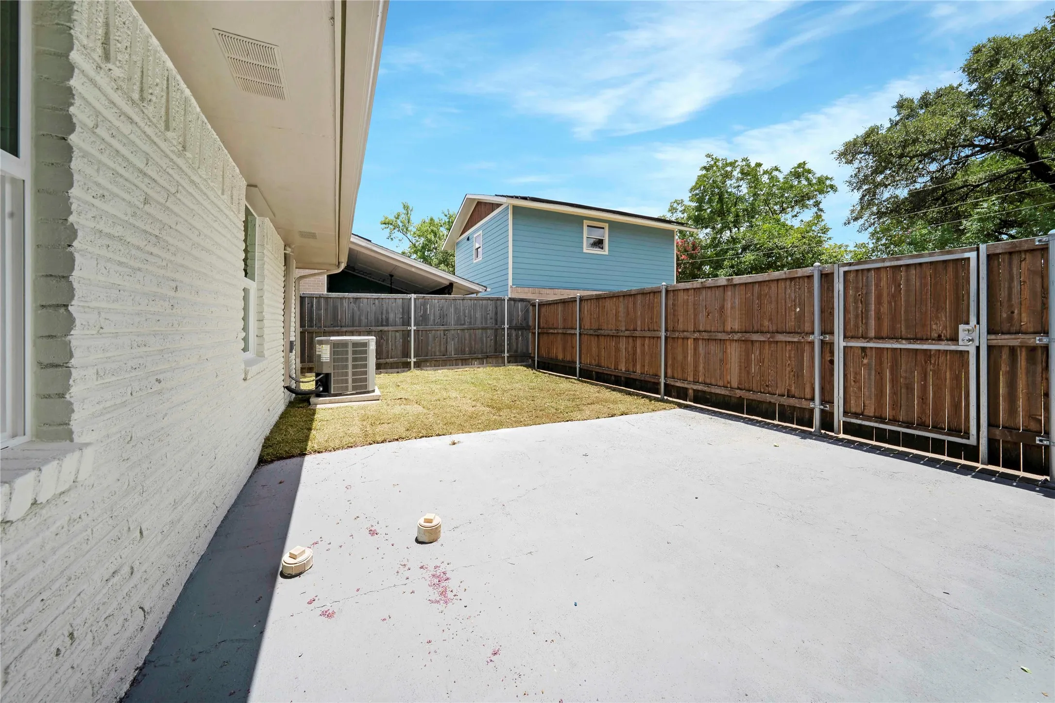 Single Family Residence For Rent in Dallas County , 10416 Church Road, Dallas, Texas 75238, 3 Bedroom, 2 Bathroom, 2 Garage spaces, 1,833 Sqft, built in 1965, mls#21318479, Real Estate Agent in Dallas, Homes For Rent in Dallas county, Homes For Rent in Dallas, Realtor in Dallas Texas, Real Estate Brokerage Independent Realty Texas, Luminita Cordes Realtor
