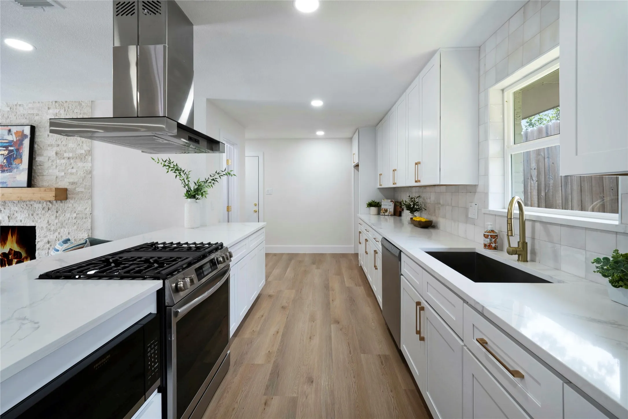Single Family Residence For Rent in Dallas County , 10416 Church Road, Dallas, Texas 75238, 3 Bedroom, 2 Bathroom, 2 Garage spaces, 1,833 Sqft, built in 1965, mls#21318479, Real Estate Agent in Dallas, Homes For Rent in Dallas county, Homes For Rent in Dallas, Realtor in Dallas Texas, Real Estate Brokerage Independent Realty Texas, Luminita Cordes Realtor