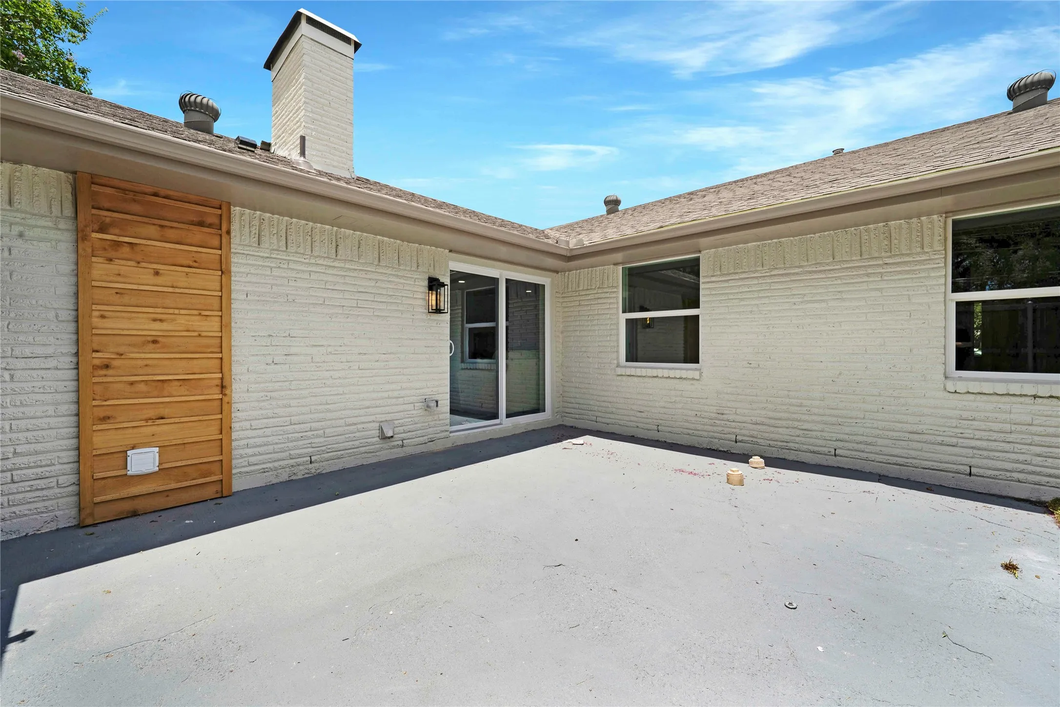 Single Family Residence For Rent in Dallas County , 10416 Church Road, Dallas, Texas 75238, 3 Bedroom, 2 Bathroom, 2 Garage spaces, 1,833 Sqft, built in 1965, mls#21318479, Real Estate Agent in Dallas, Homes For Rent in Dallas county, Homes For Rent in Dallas, Realtor in Dallas Texas, Real Estate Brokerage Independent Realty Texas, Luminita Cordes Realtor