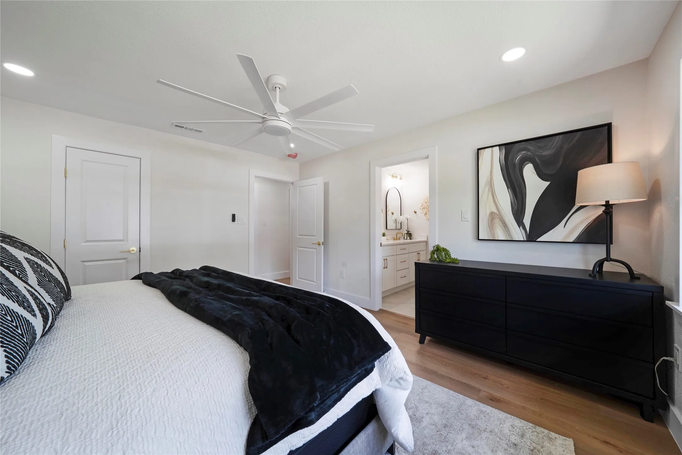 Single Family Residence For Rent in Dallas County , 10416 Church Road, Dallas, Texas 75238, 3 Bedroom, 2 Bathroom, 2 Garage spaces, 1,833 Sqft, built in 1965, mls#21318479, Real Estate Agent in Dallas, Homes For Rent in Dallas county, Homes For Rent in Dallas, Realtor in Dallas Texas, Real Estate Brokerage Independent Realty Texas, Luminita Cordes Realtor