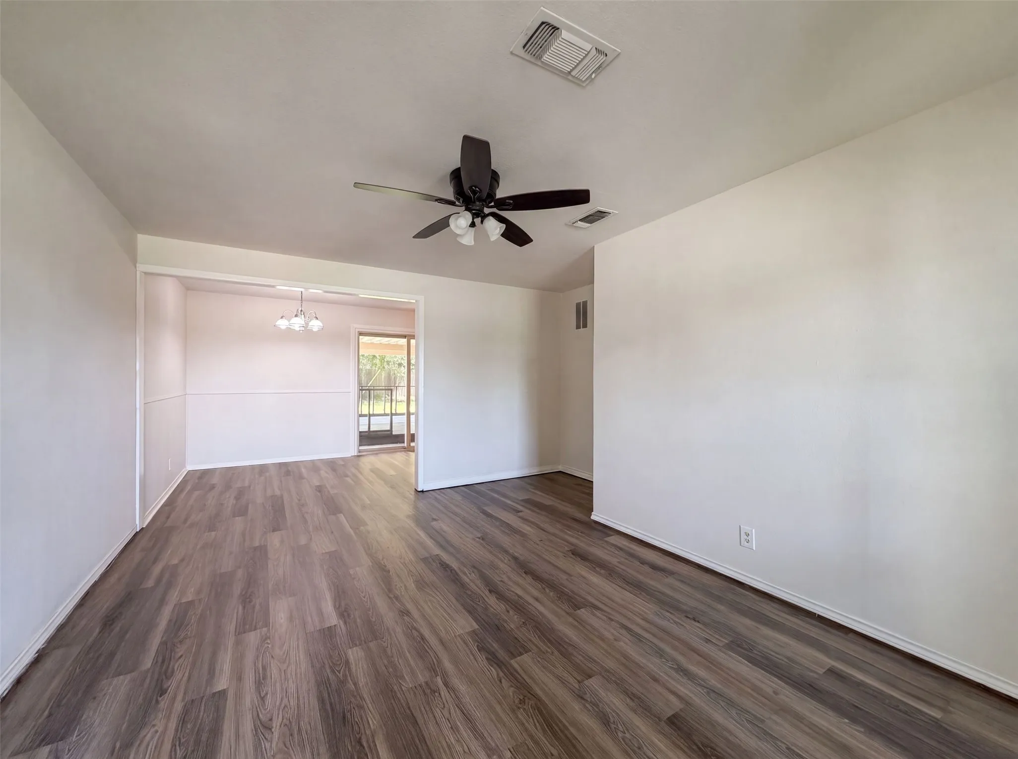 Single Family Residence For Sale in Grayson County , 2549 Steven Drive, Denison, Texas 75020, 3 Bedroom, 1 Bathroom, Garage spaces, 975 Sqft, built in 1962, mls#21322140, Real Estate Agent in Denison, Homes For Sale in Grayson county, Homes For Sale in Denison, Realtor in Denison Texas, Real Estate Brokerage Independent Realty Texas, Luminita Cordes Realtor
