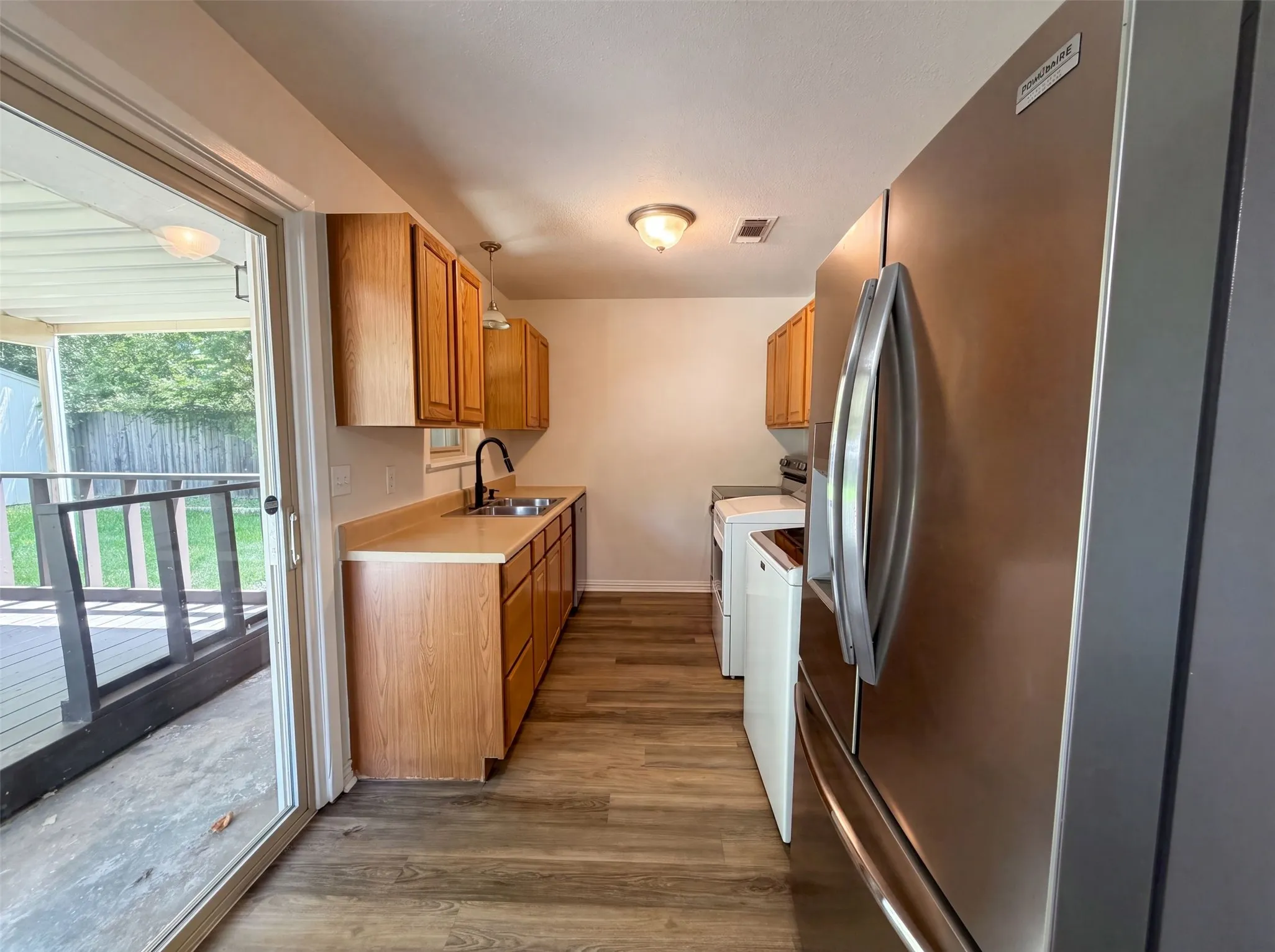 Single Family Residence For Sale in Grayson County , 2549 Steven Drive, Denison, Texas 75020, 3 Bedroom, 1 Bathroom, Garage spaces, 975 Sqft, built in 1962, mls#21322140, Real Estate Agent in Denison, Homes For Sale in Grayson county, Homes For Sale in Denison, Realtor in Denison Texas, Real Estate Brokerage Independent Realty Texas, Luminita Cordes Realtor