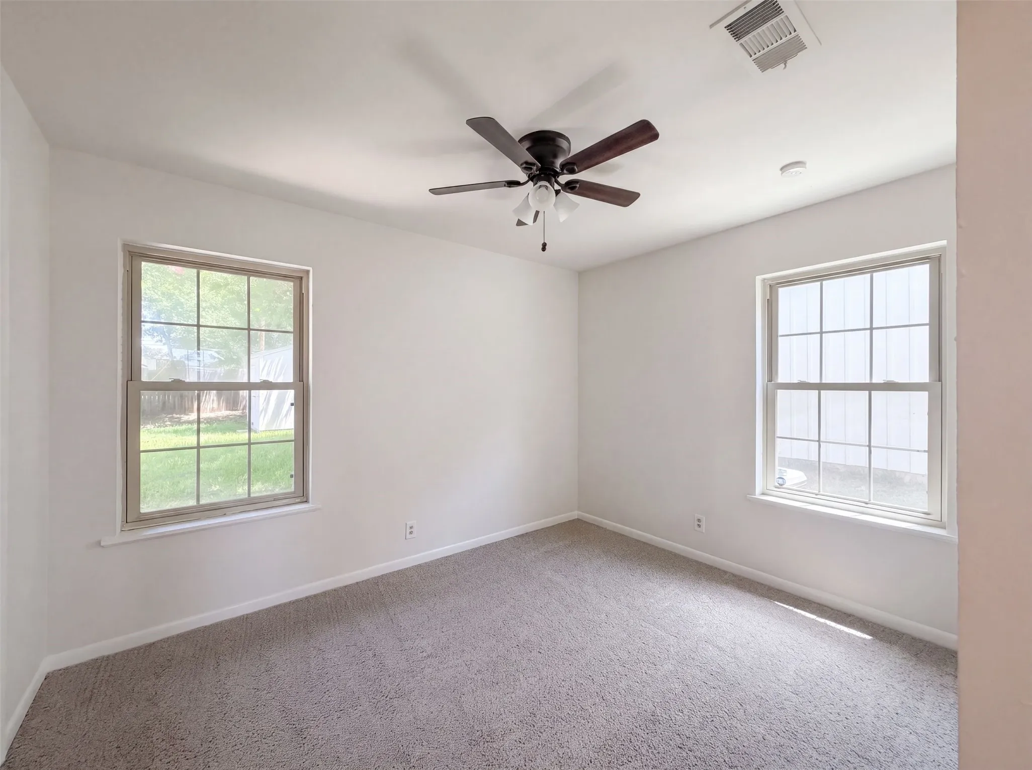 Single Family Residence For Sale in Grayson County , 2549 Steven Drive, Denison, Texas 75020, 3 Bedroom, 1 Bathroom, Garage spaces, 975 Sqft, built in 1962, mls#21322140, Real Estate Agent in Denison, Homes For Sale in Grayson county, Homes For Sale in Denison, Realtor in Denison Texas, Real Estate Brokerage Independent Realty Texas, Luminita Cordes Realtor