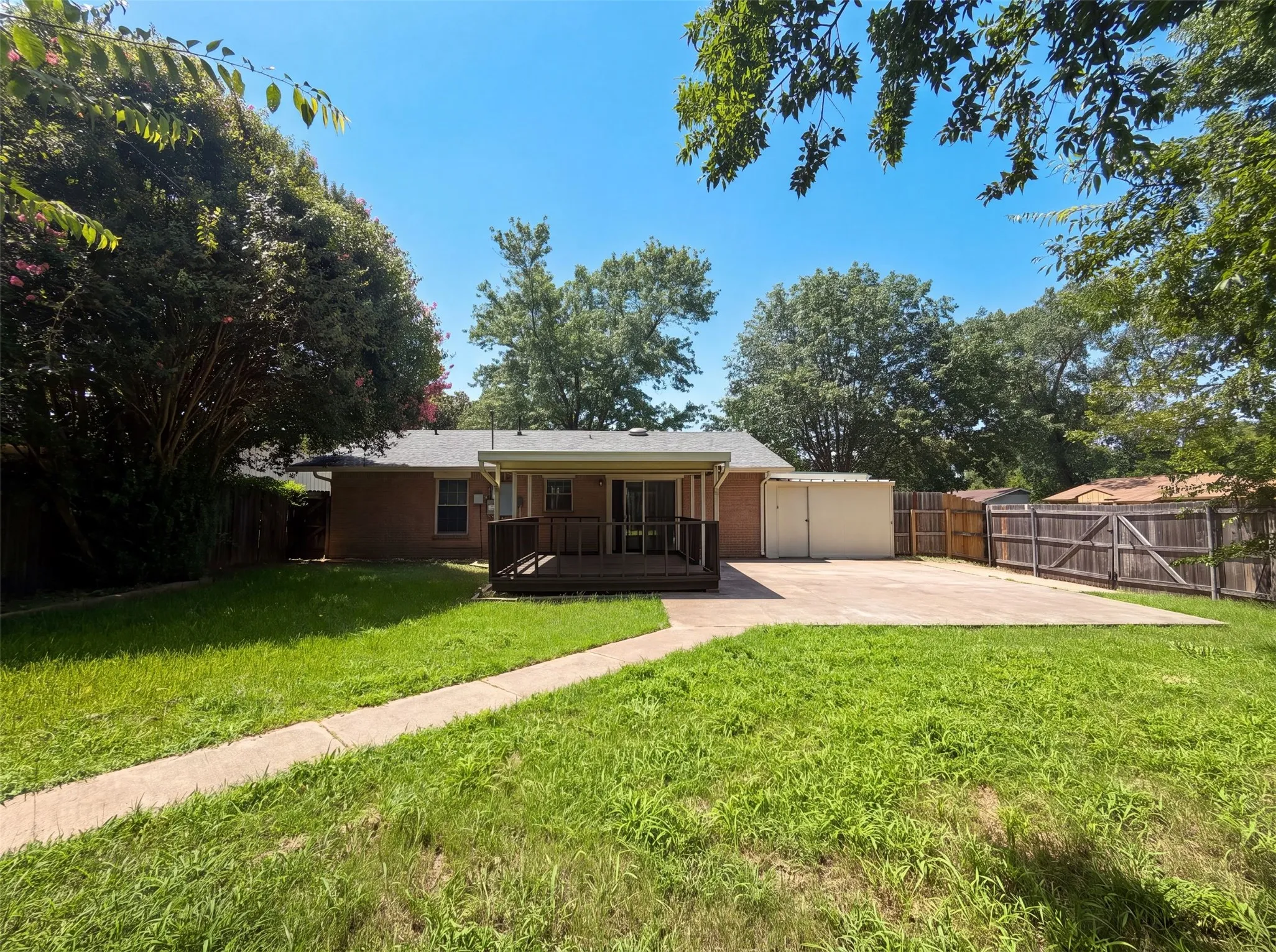 Single Family Residence For Sale in Grayson County , 2549 Steven Drive, Denison, Texas 75020, 3 Bedroom, 1 Bathroom, Garage spaces, 975 Sqft, built in 1962, mls#21322140, Real Estate Agent in Denison, Homes For Sale in Grayson county, Homes For Sale in Denison, Realtor in Denison Texas, Real Estate Brokerage Independent Realty Texas, Luminita Cordes Realtor