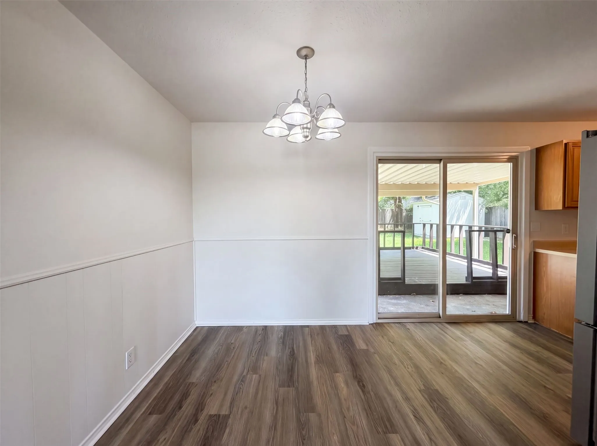 Single Family Residence For Sale in Grayson County , 2549 Steven Drive, Denison, Texas 75020, 3 Bedroom, 1 Bathroom, Garage spaces, 975 Sqft, built in 1962, mls#21322140, Real Estate Agent in Denison, Homes For Sale in Grayson county, Homes For Sale in Denison, Realtor in Denison Texas, Real Estate Brokerage Independent Realty Texas, Luminita Cordes Realtor