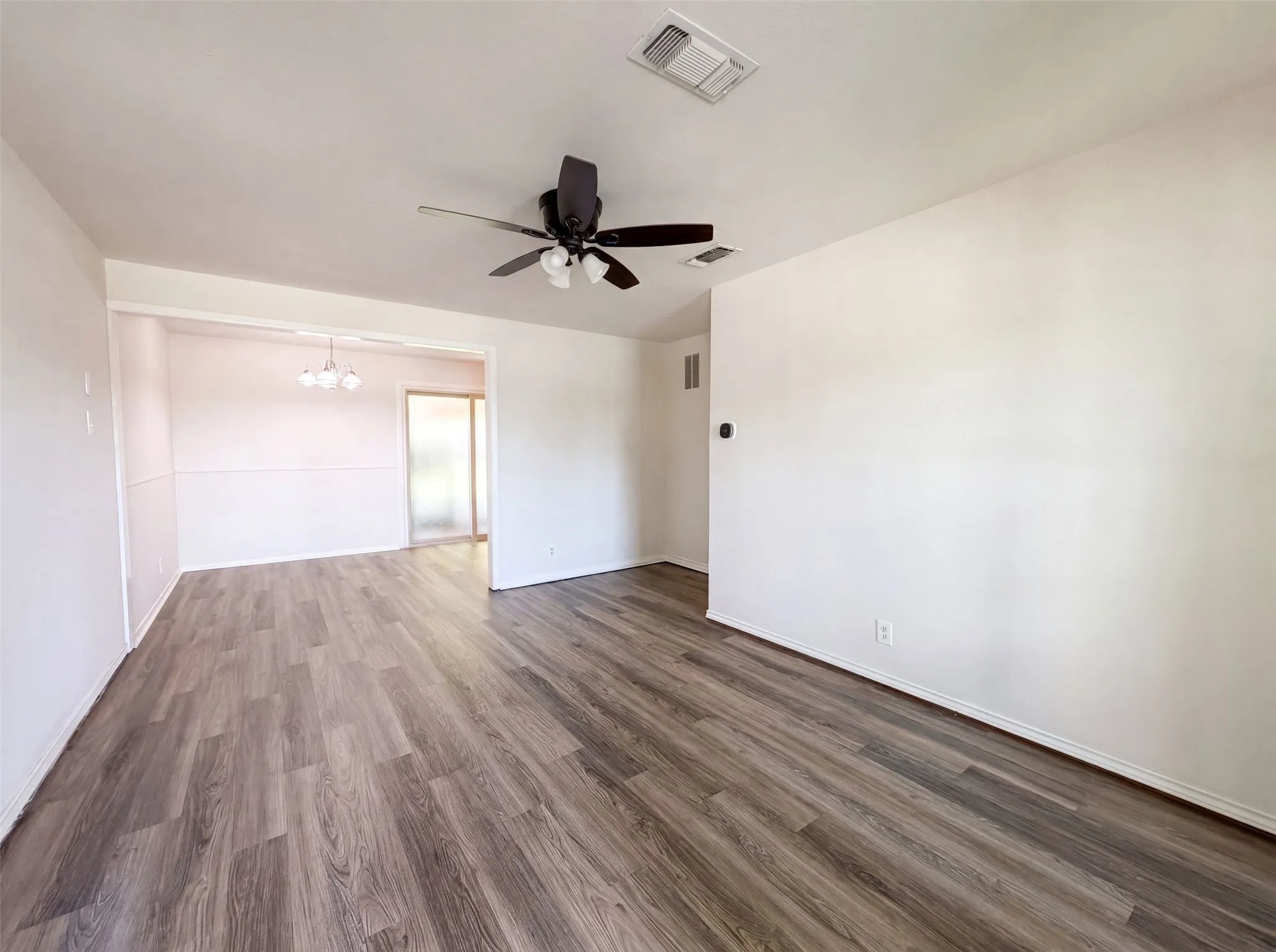 Single Family Residence For Sale in Grayson County , 2549 Steven Drive, Denison, Texas 75020, 3 Bedroom, 1 Bathroom, Garage spaces, 975 Sqft, built in 1962, mls#21322140, Real Estate Agent in Denison, Homes For Sale in Grayson county, Homes For Sale in Denison, Realtor in Denison Texas, Real Estate Brokerage Independent Realty Texas, Luminita Cordes Realtor