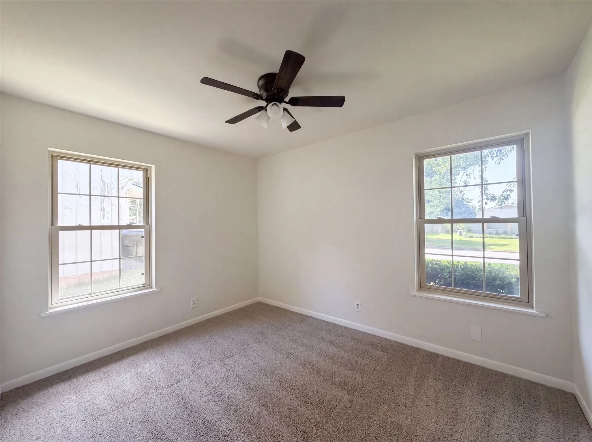Single Family Residence For Sale in Grayson County , 2549 Steven Drive, Denison, Texas 75020, 3 Bedroom, 1 Bathroom, Garage spaces, 975 Sqft, built in 1962, mls#21322140, Real Estate Agent in Denison, Homes For Sale in Grayson county, Homes For Sale in Denison, Realtor in Denison Texas, Real Estate Brokerage Independent Realty Texas, Luminita Cordes Realtor