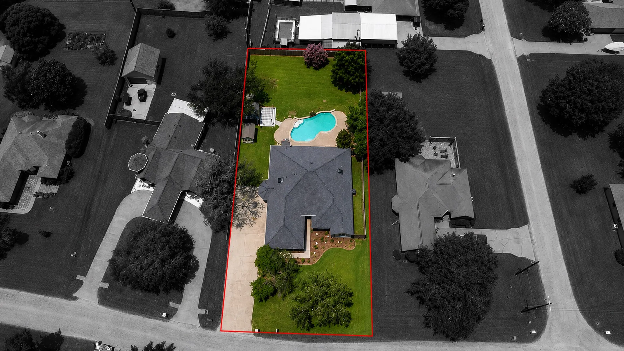 Single Family Residence For Sale in Hood County , 612 Aqua Vista Drive, Granbury, Texas 76049, 4 Bedroom, 2 Bathroom, 3 Garage spaces, 2,602 Sqft, built in 1984, mls#21322099, Real Estate Agent in Granbury, Homes For Sale in Hood county, Homes For Sale in Granbury, Realtor in Granbury Texas, Real Estate Brokerage Independent Realty Texas, Luminita Cordes Realtor