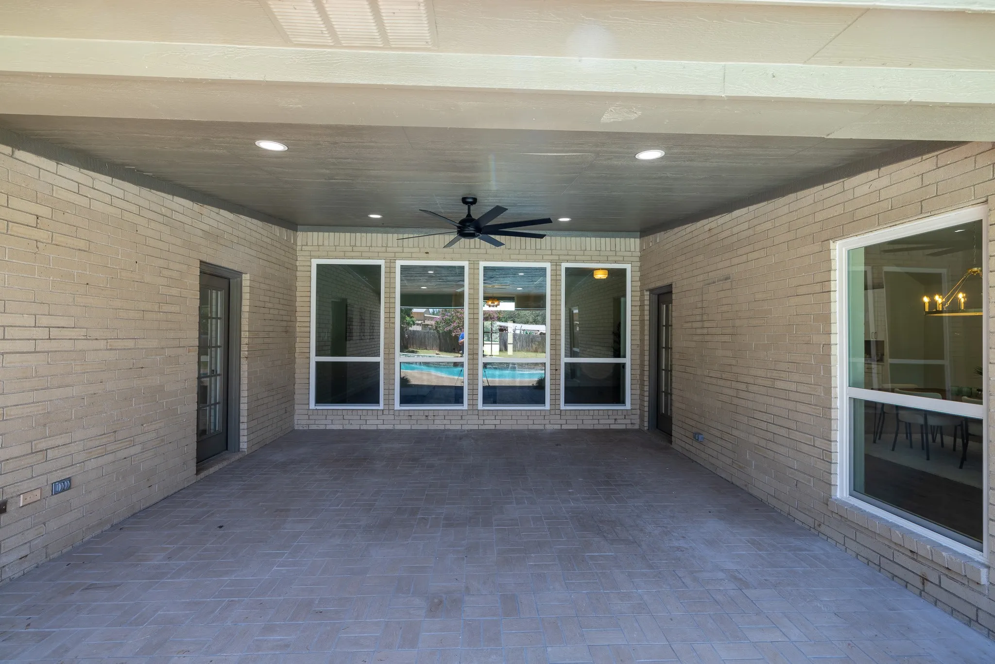 Single Family Residence For Sale in Hood County , 612 Aqua Vista Drive, Granbury, Texas 76049, 4 Bedroom, 2 Bathroom, 3 Garage spaces, 2,602 Sqft, built in 1984, mls#21322099, Real Estate Agent in Granbury, Homes For Sale in Hood county, Homes For Sale in Granbury, Realtor in Granbury Texas, Real Estate Brokerage Independent Realty Texas, Luminita Cordes Realtor